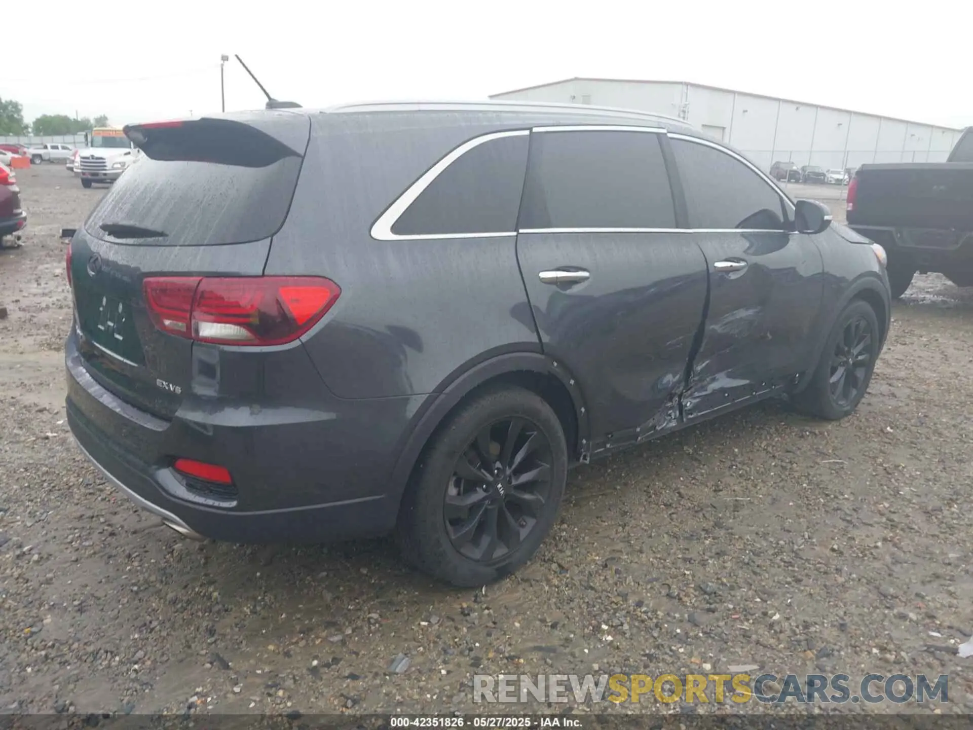 4 Photograph of a damaged car 5XYPH4A58LG658348 KIA SORENTO 2020