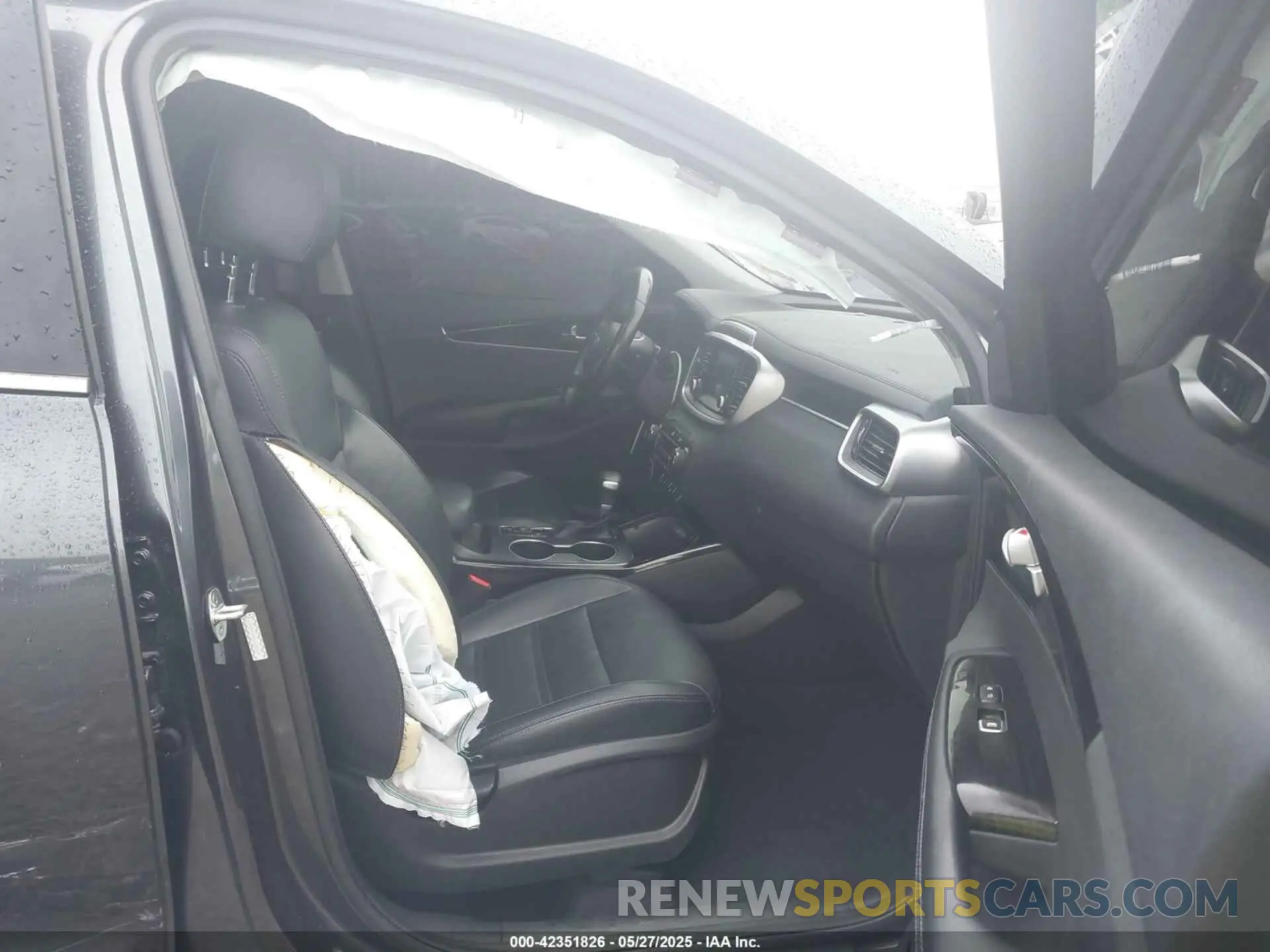 5 Photograph of a damaged car 5XYPH4A58LG658348 KIA SORENTO 2020