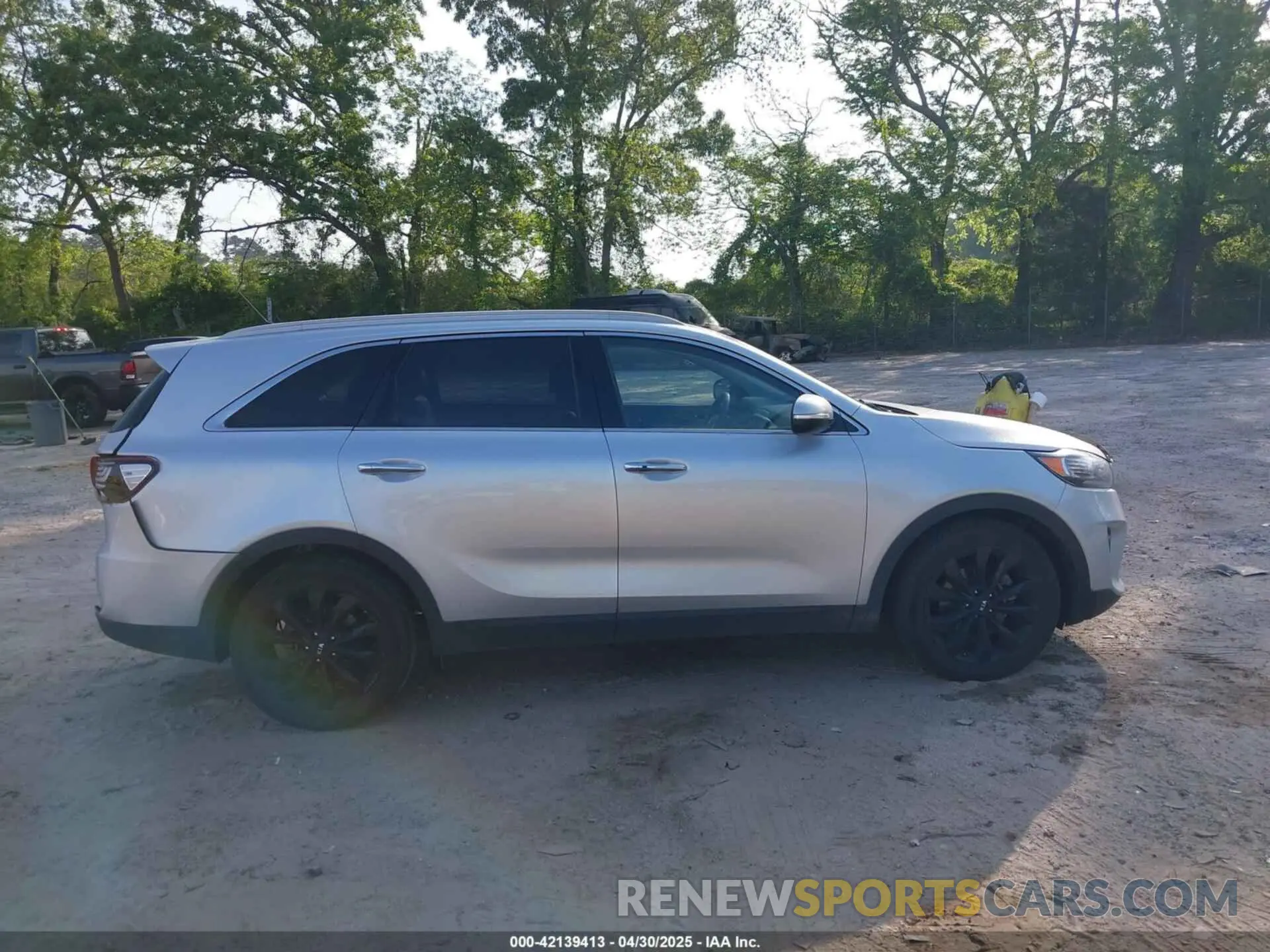 13 Photograph of a damaged car 5XYPH4A58LG709332 KIA SORENTO 2020