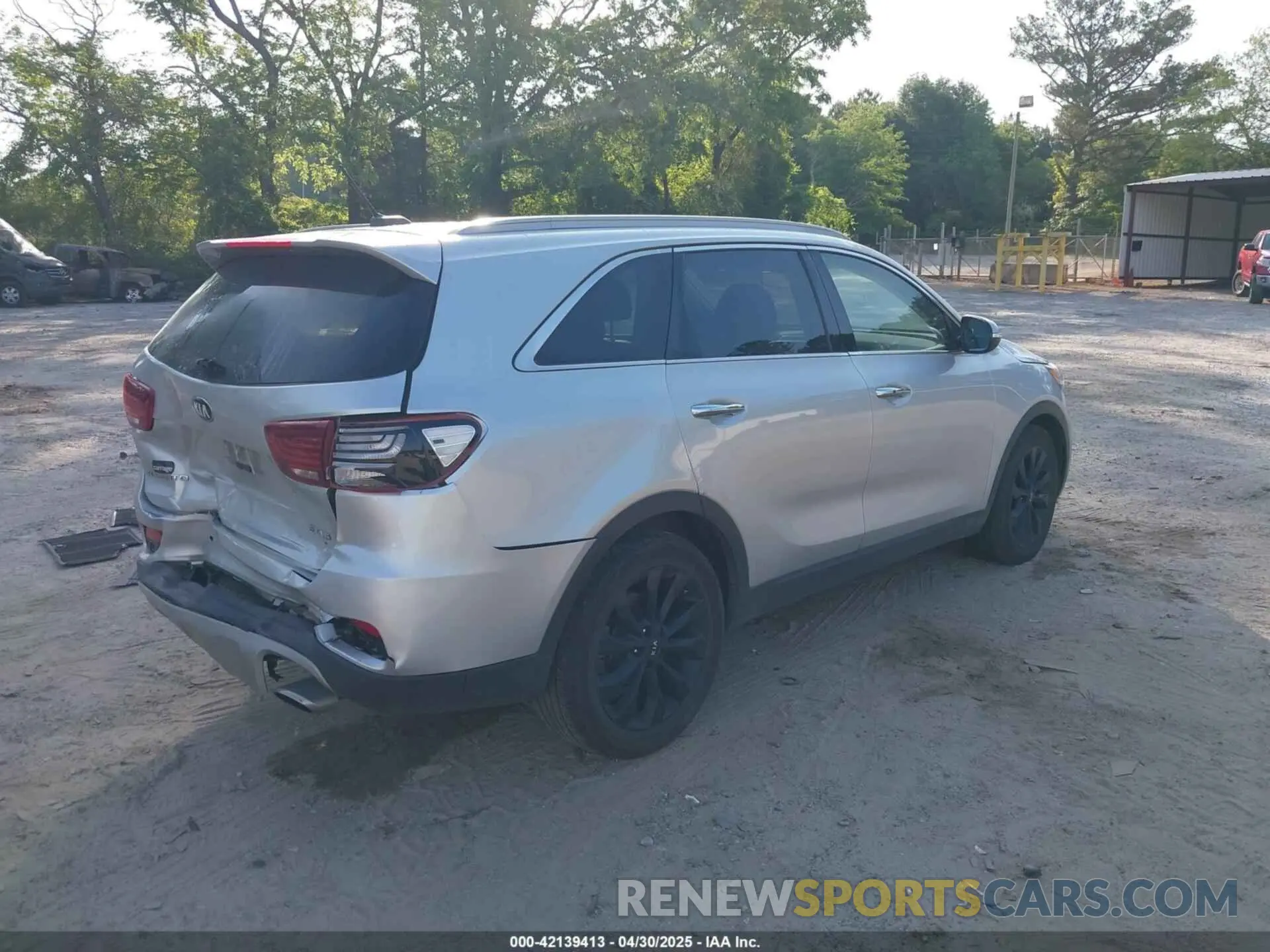 4 Photograph of a damaged car 5XYPH4A58LG709332 KIA SORENTO 2020
