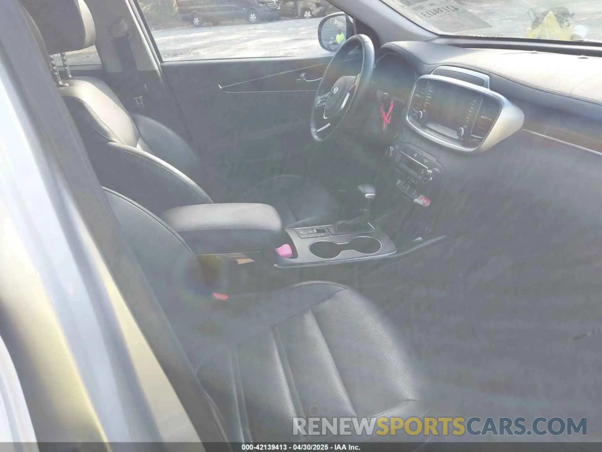 5 Photograph of a damaged car 5XYPH4A58LG709332 KIA SORENTO 2020