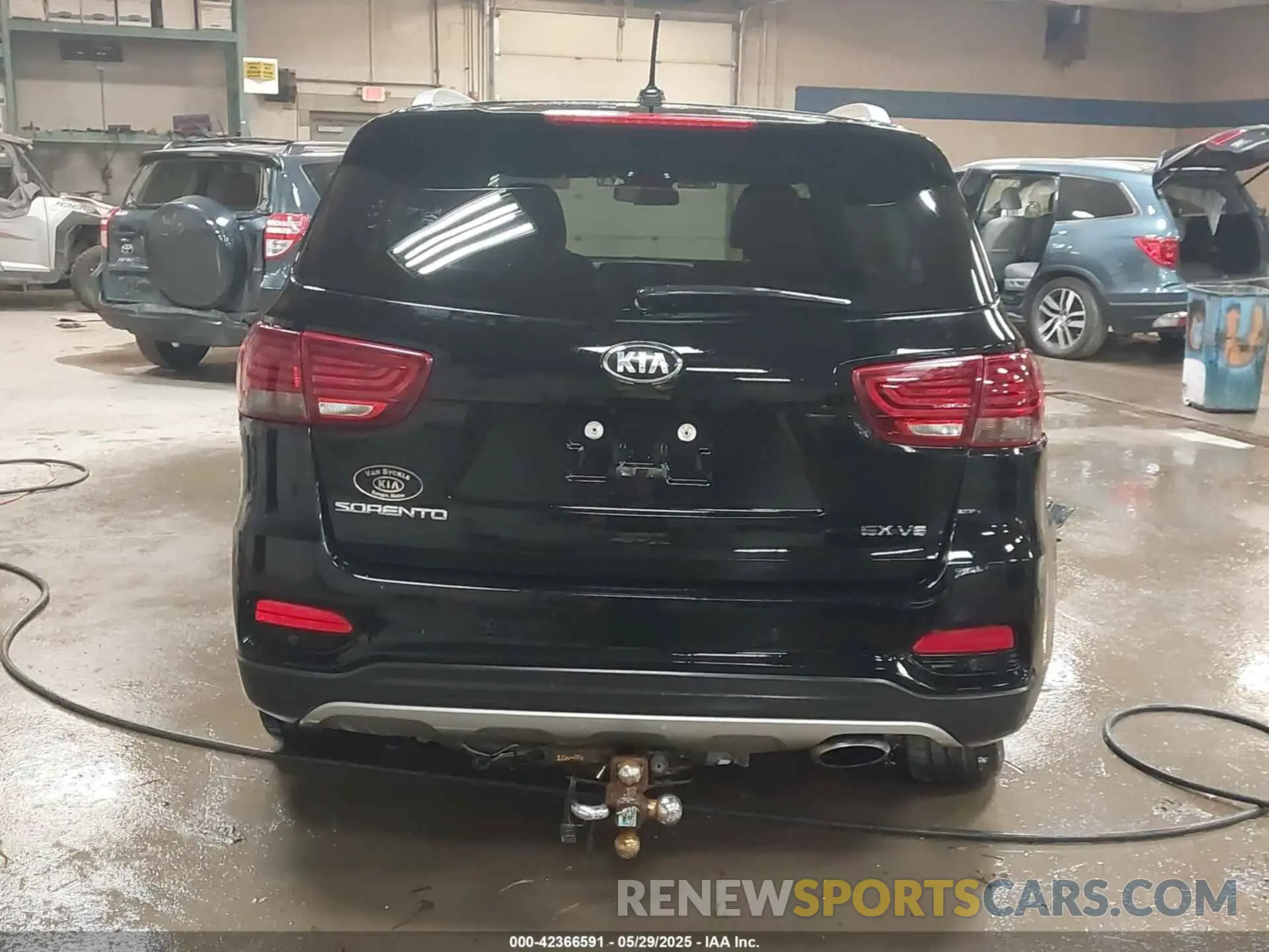 17 Photograph of a damaged car 5XYPHDA50LG688315 KIA SORENTO 2020