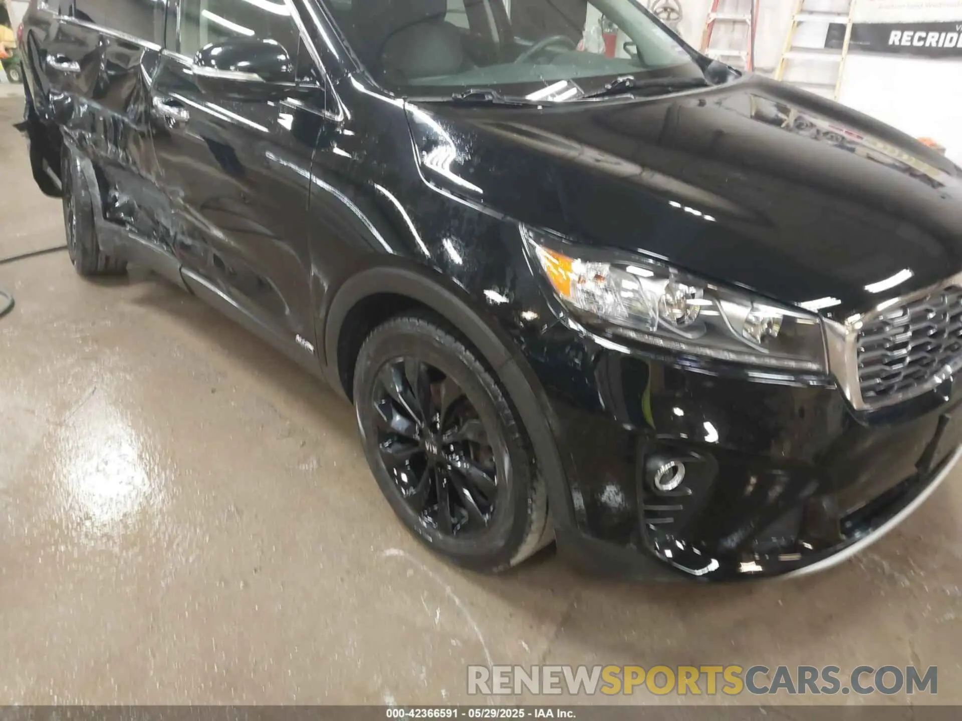 19 Photograph of a damaged car 5XYPHDA50LG688315 KIA SORENTO 2020