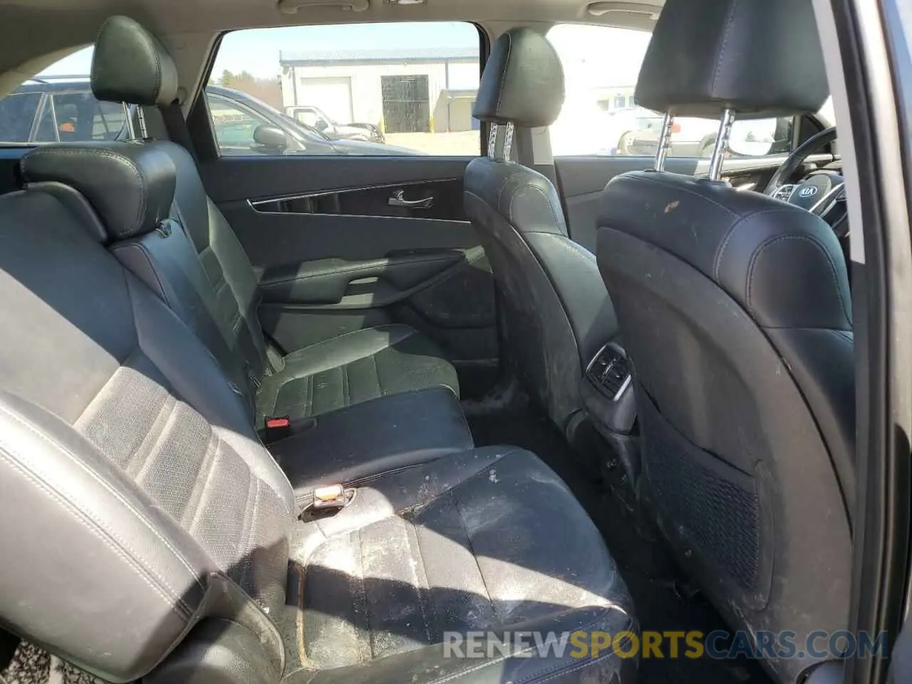 11 Photograph of a damaged car 5XYPHDA52LG708595 KIA SORENTO 2020