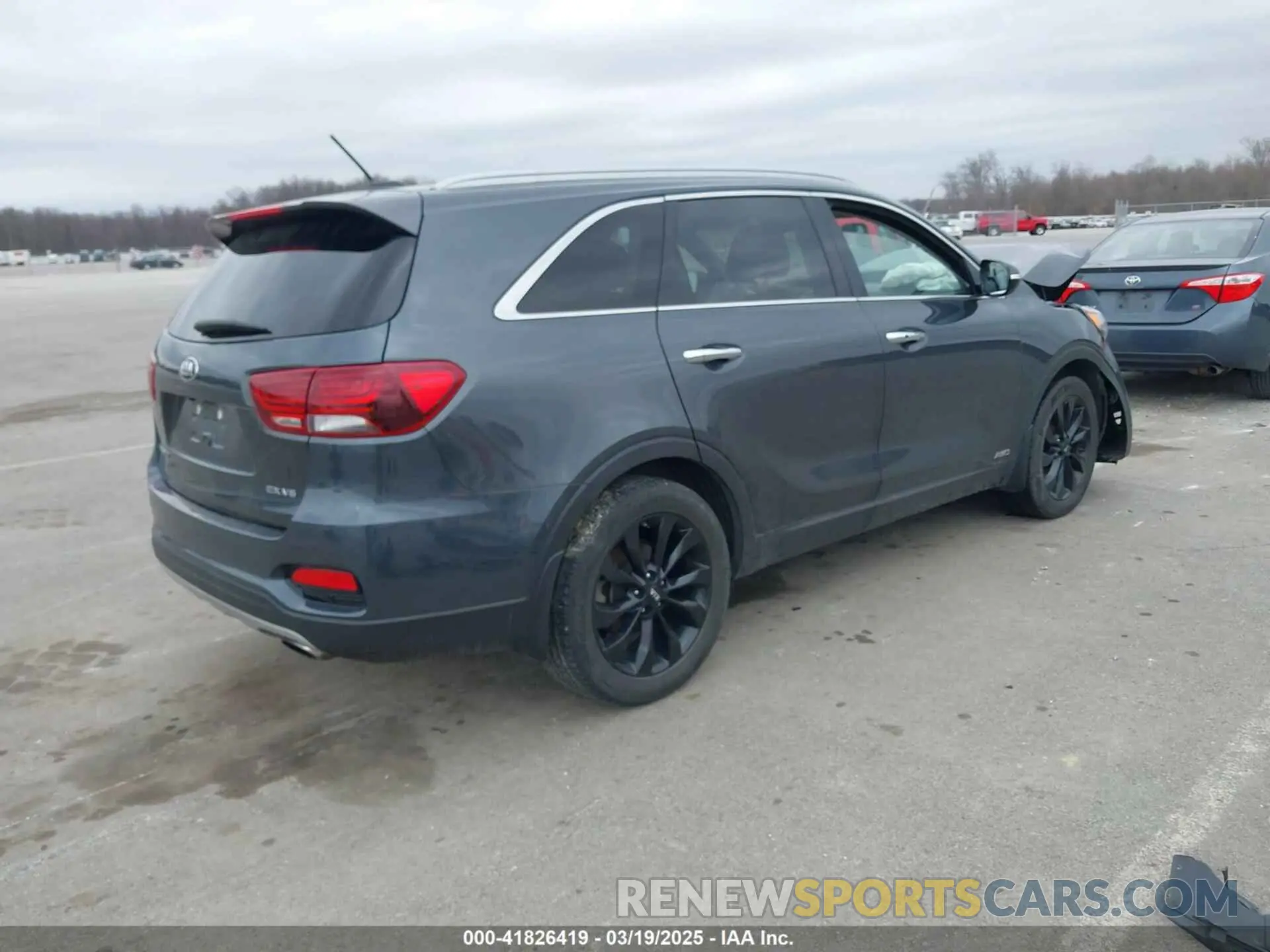 4 Photograph of a damaged car 5XYPHDA58LG709928 KIA SORENTO 2020