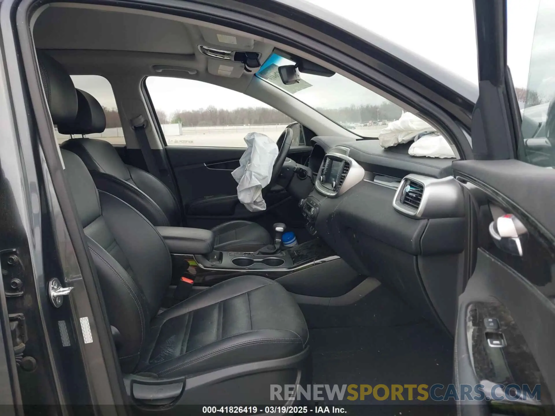 5 Photograph of a damaged car 5XYPHDA58LG709928 KIA SORENTO 2020