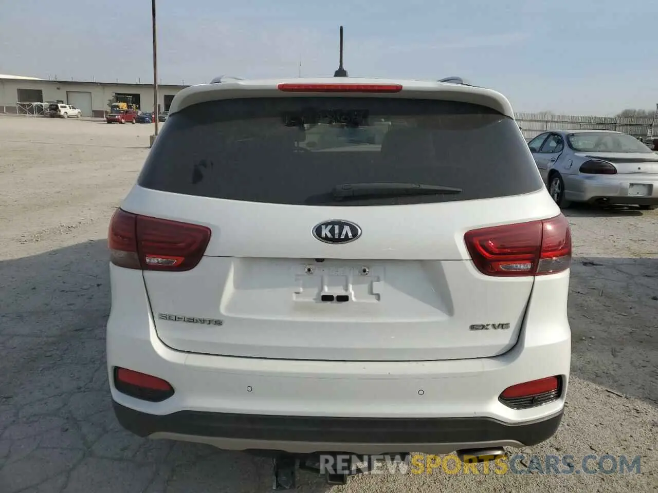6 Photograph of a damaged car 5XYPHDA59LG692864 KIA SORENTO 2020