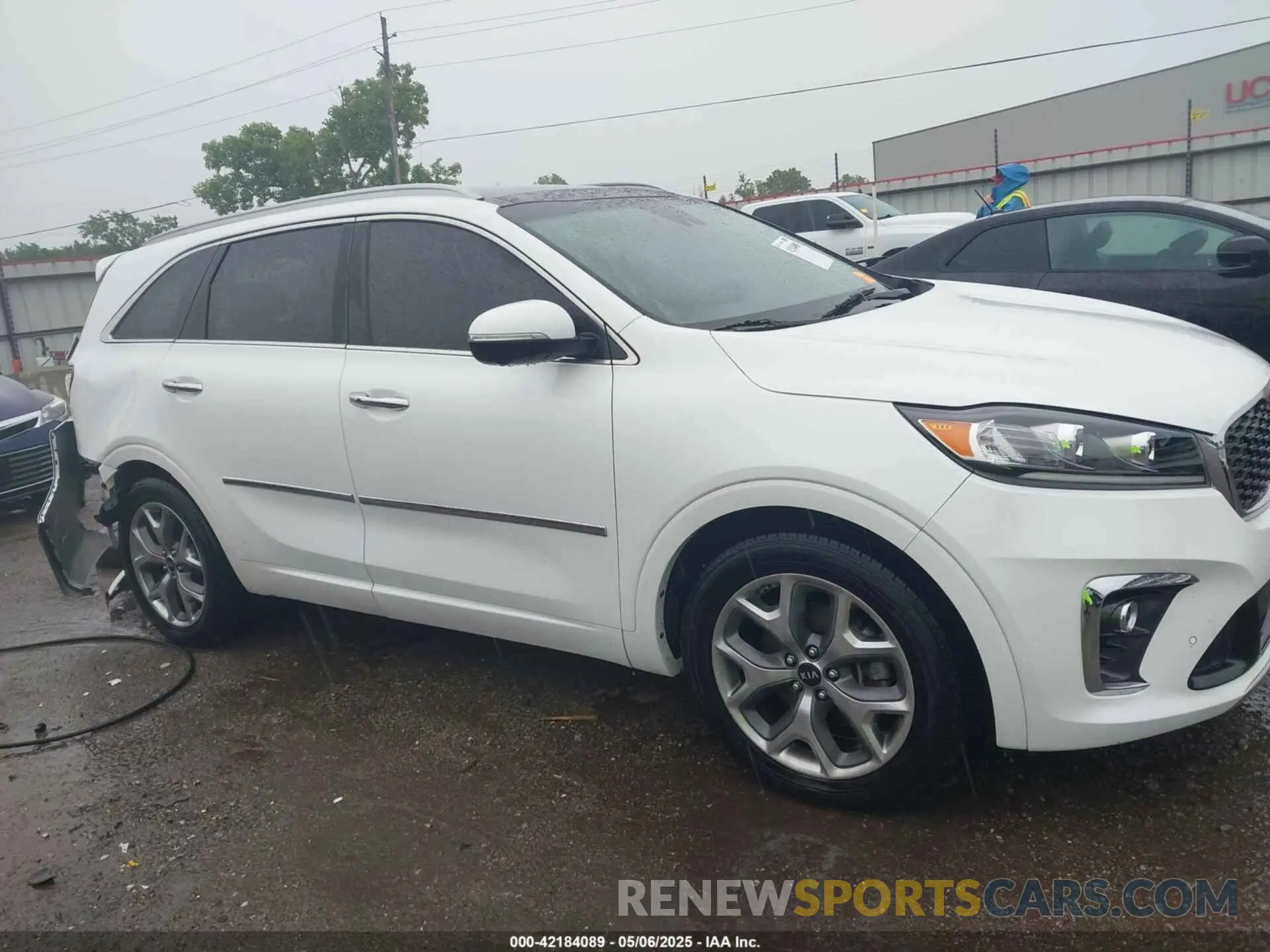 13 Photograph of a damaged car 5XYPK4A5XLG651337 KIA SORENTO 2020
