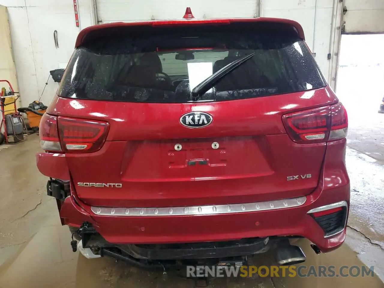 6 Photograph of a damaged car 5XYPKDA51LG670620 KIA SORENTO 2020