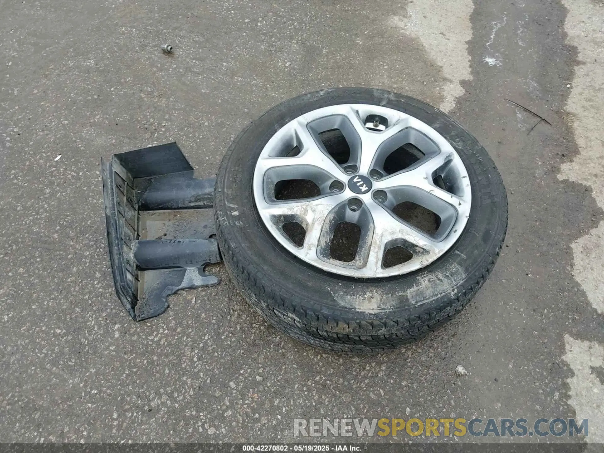 12 Photograph of a damaged car 5XYPKDA52LG648240 KIA SORENTO 2020