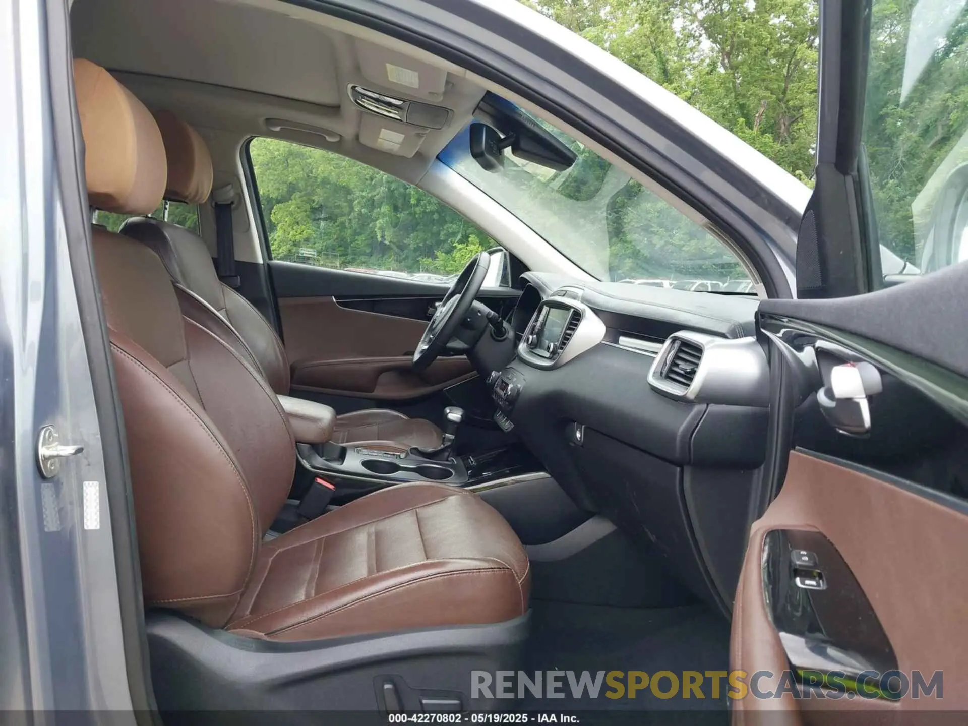 5 Photograph of a damaged car 5XYPKDA52LG648240 KIA SORENTO 2020