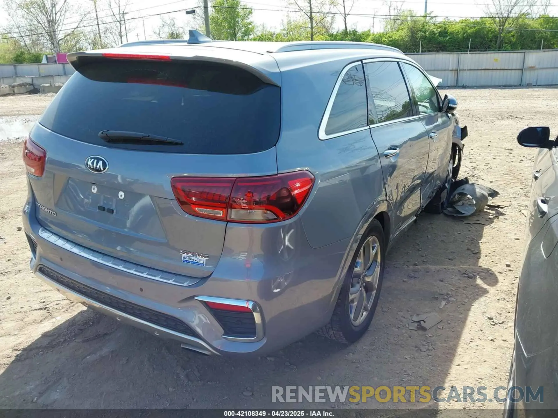 4 Photograph of a damaged car 5XYPKDA53LG646612 KIA SORENTO 2020