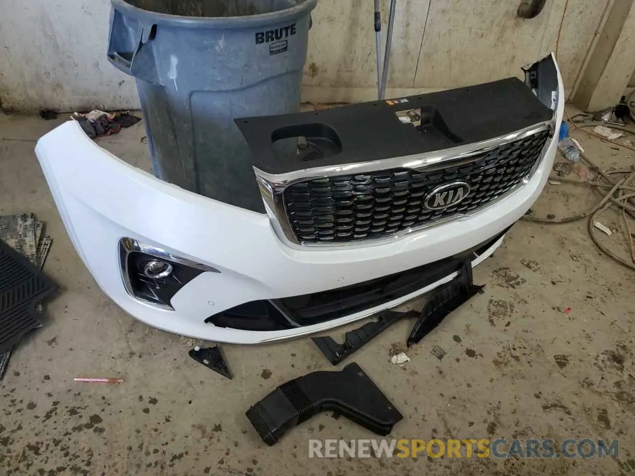 13 Photograph of a damaged car 5XYPKDA56LG652291 KIA SORENTO 2020
