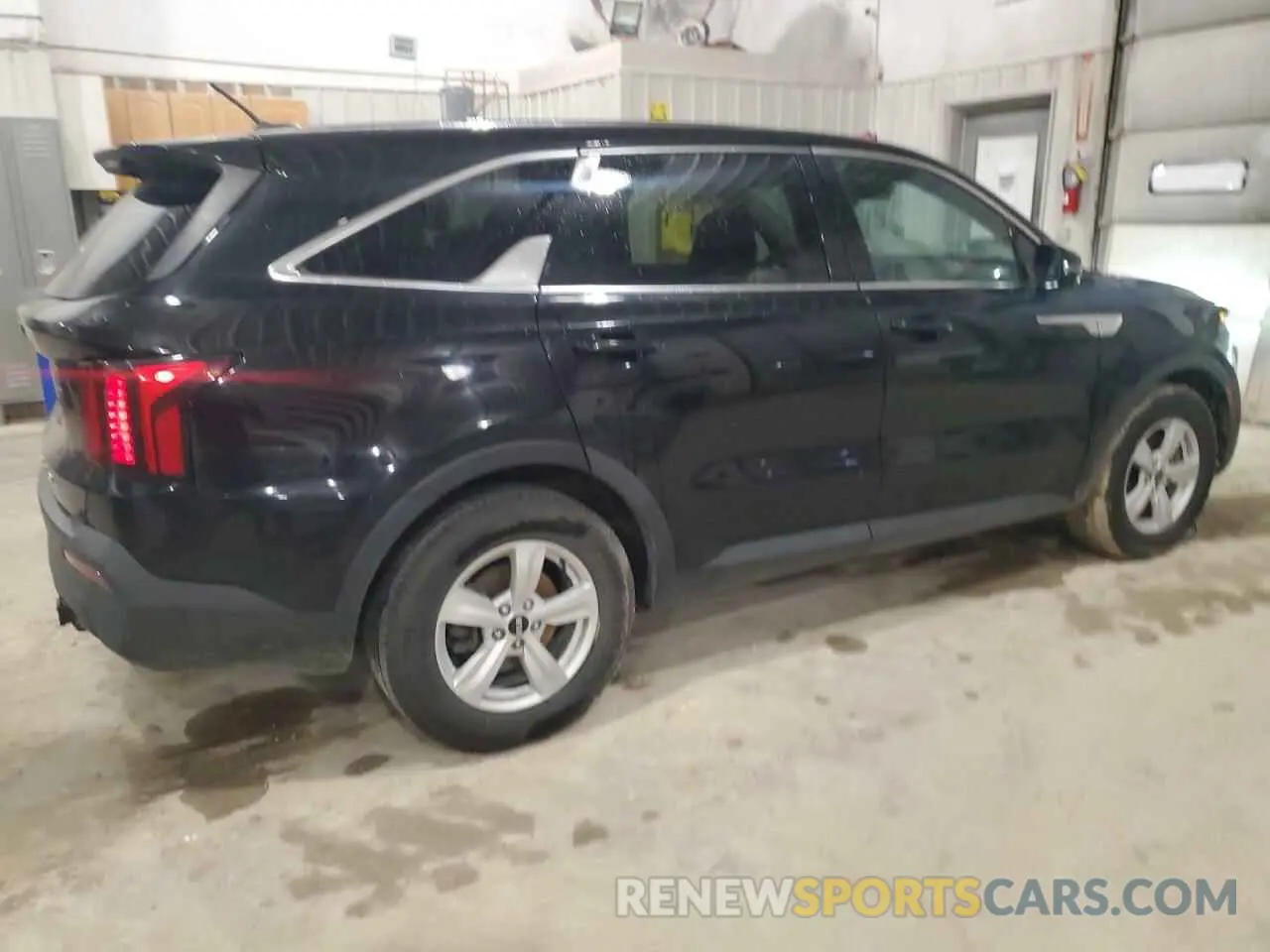 3 Photograph of a damaged car 5XYRG4LC1MG016935 KIA SORENTO 2021