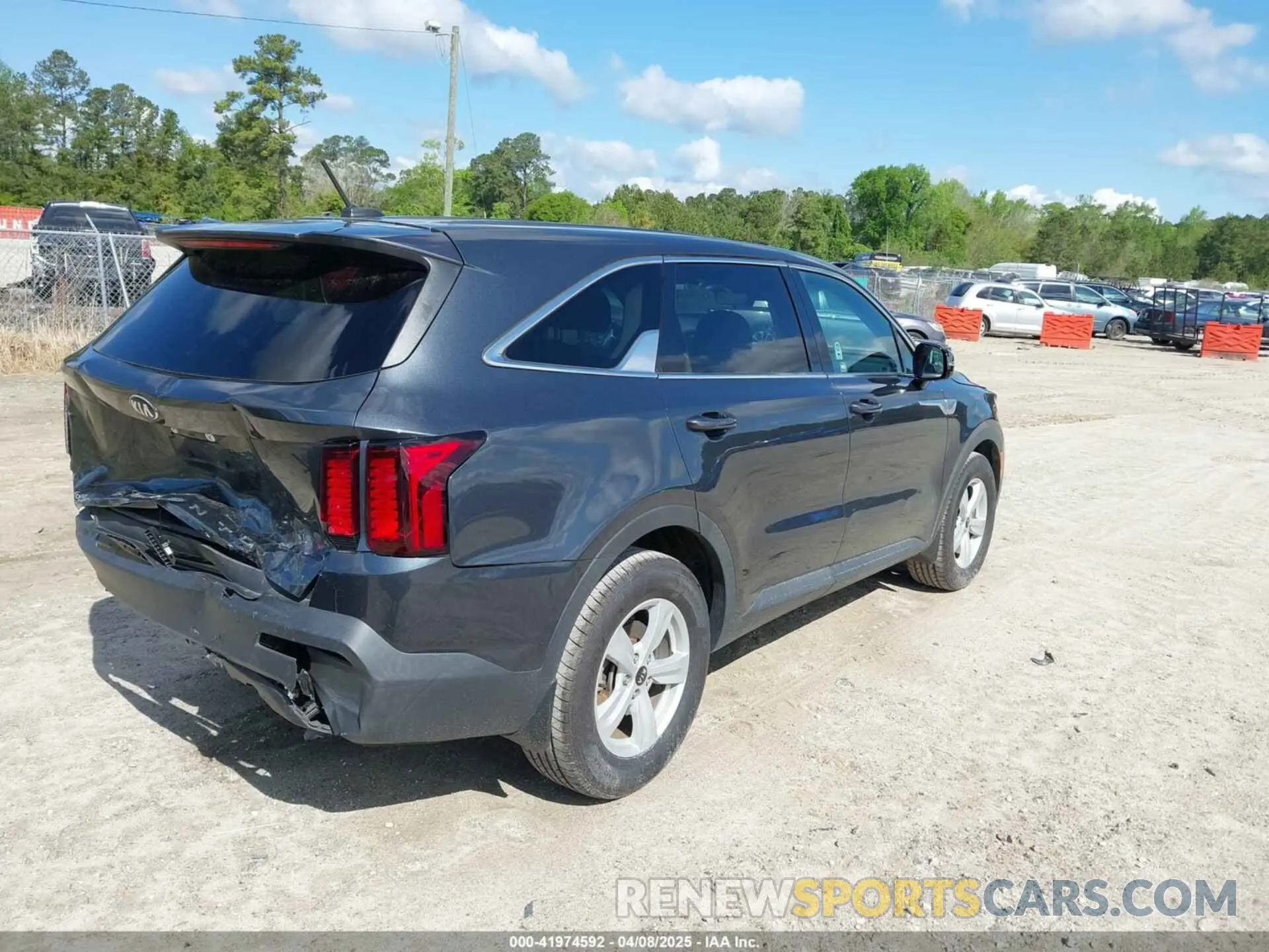 4 Photograph of a damaged car 5XYRG4LC1MG021424 KIA SORENTO 2021