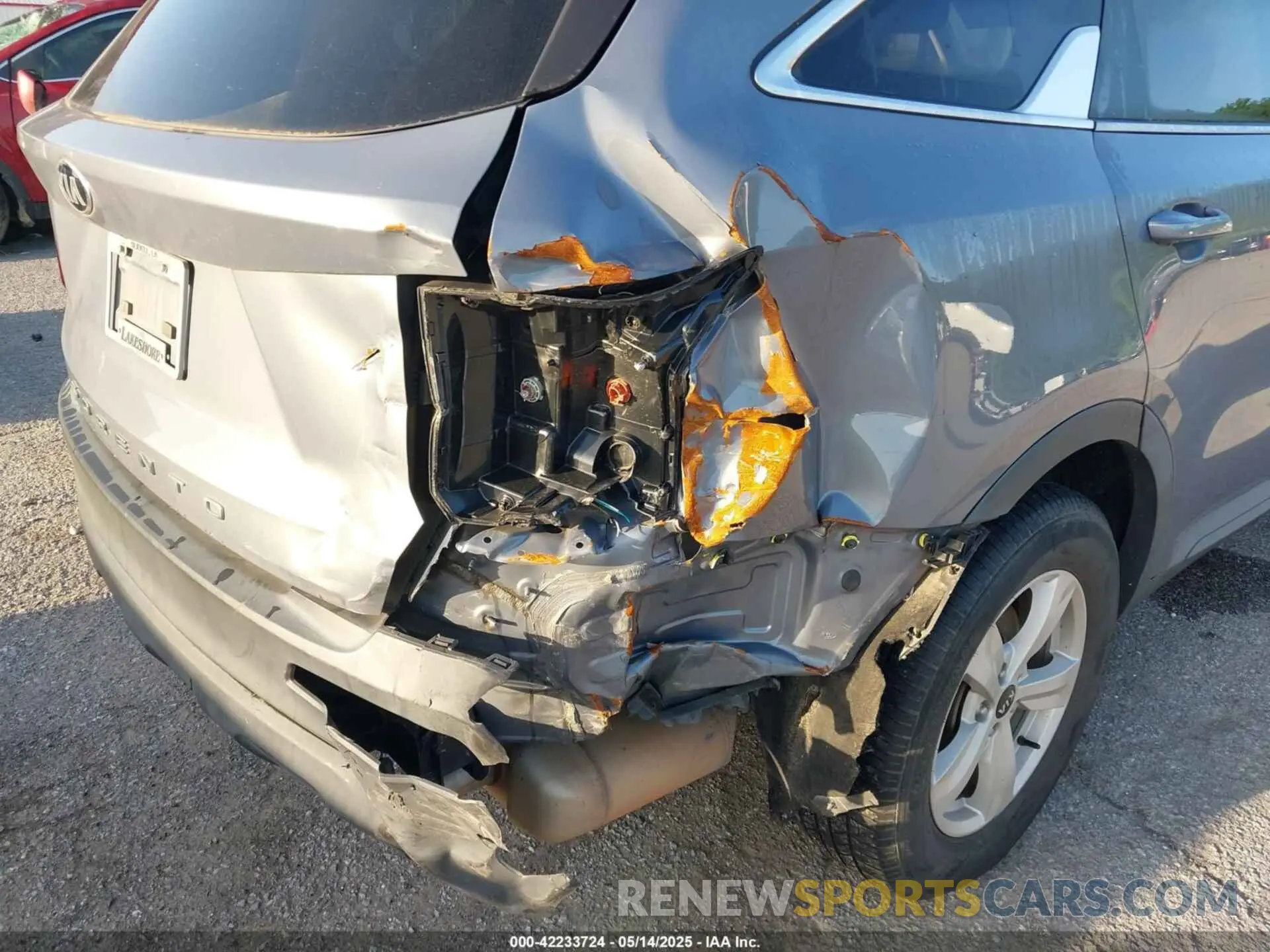 6 Photograph of a damaged car 5XYRG4LC3MG032683 KIA SORENTO 2021