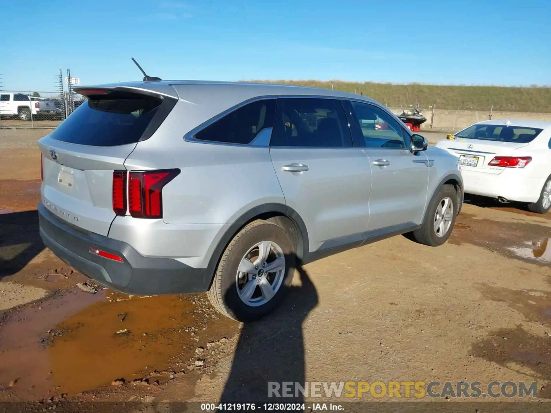 4 Photograph of a damaged car 5XYRG4LC3MG052013 KIA SORENTO 2021