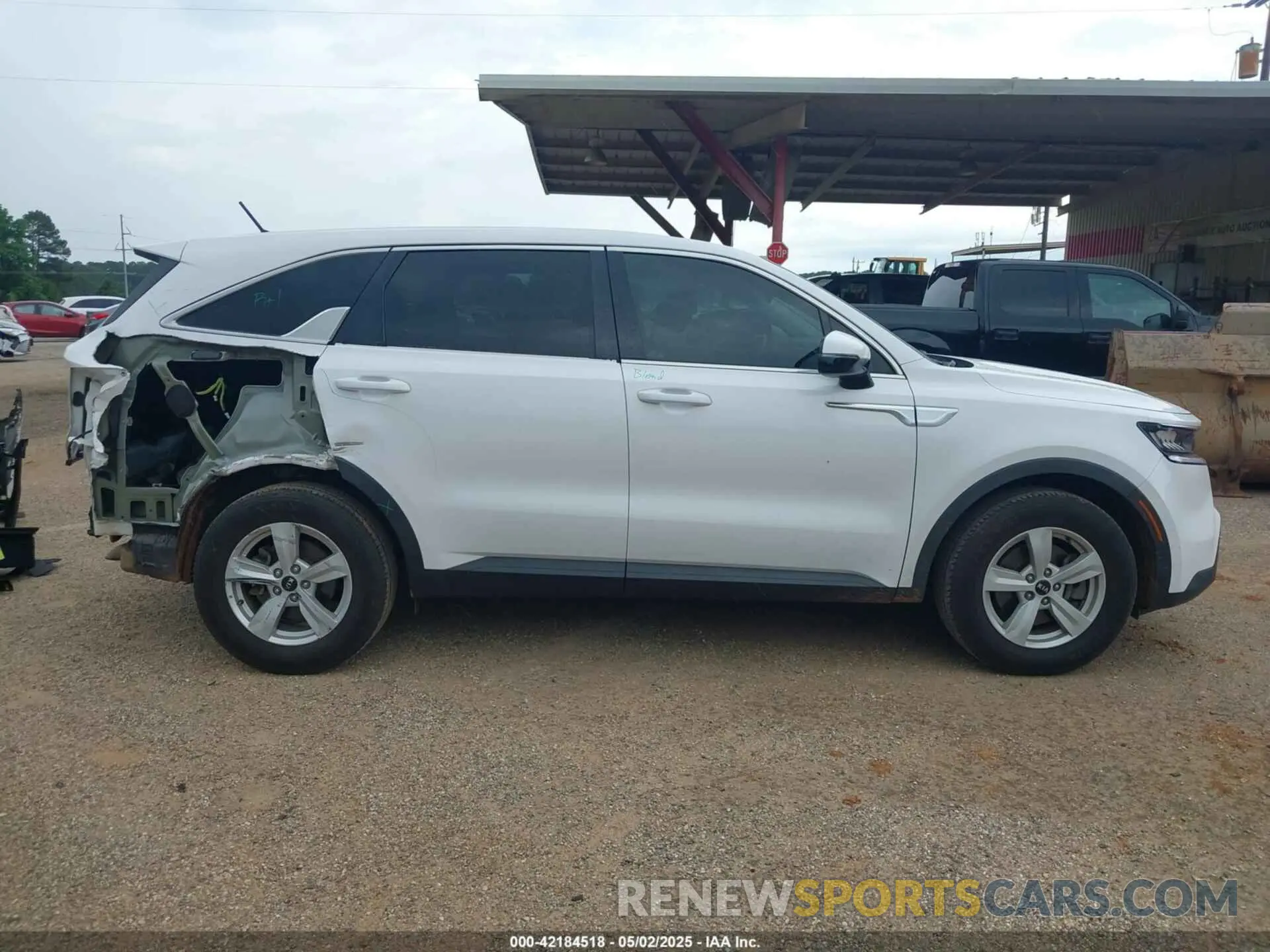 14 Photograph of a damaged car 5XYRG4LC3MG055381 KIA SORENTO 2021