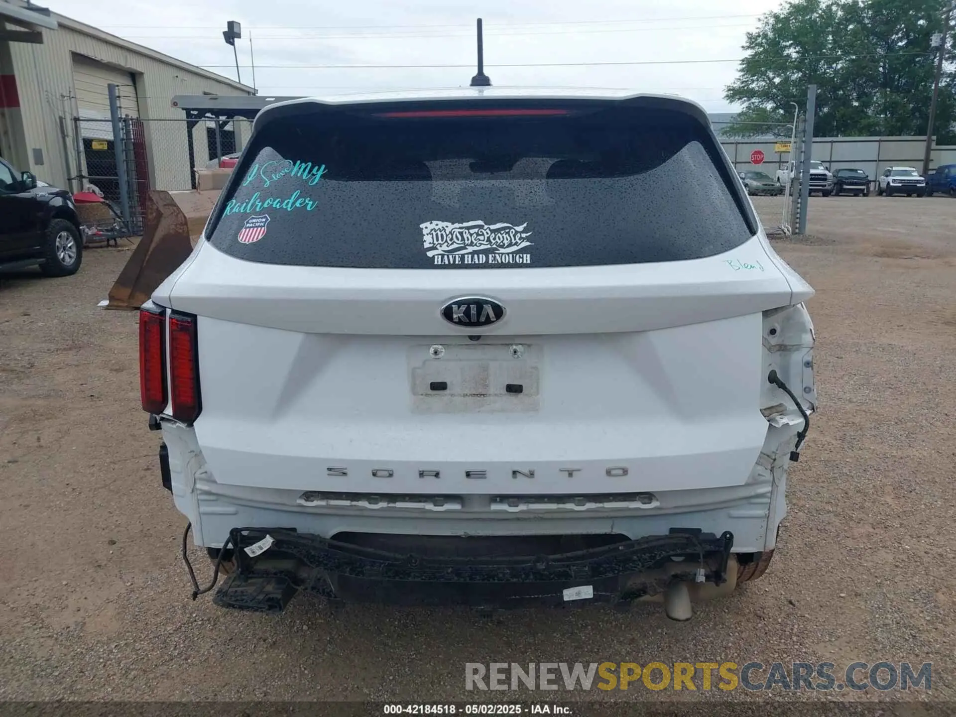 17 Photograph of a damaged car 5XYRG4LC3MG055381 KIA SORENTO 2021