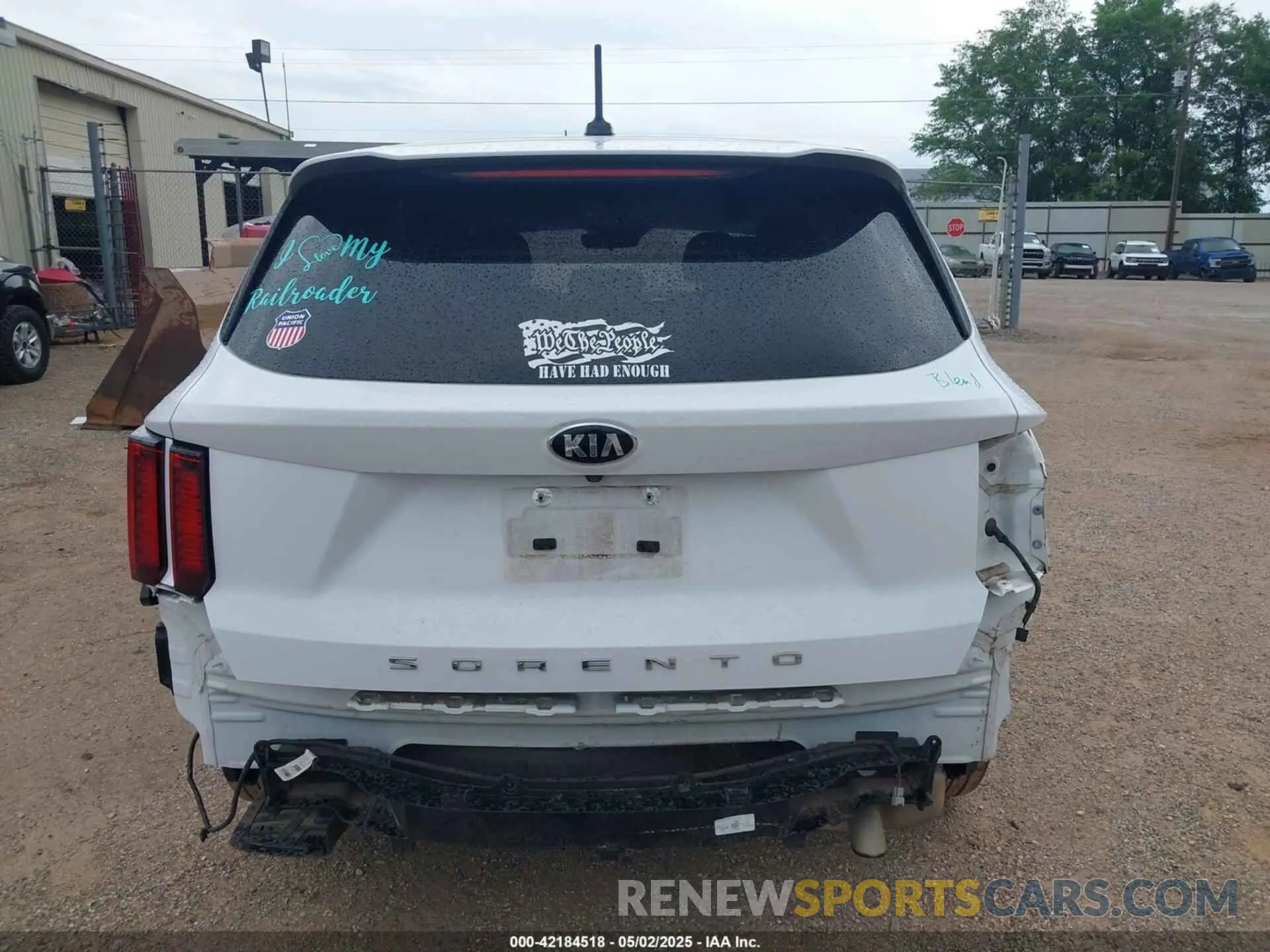 18 Photograph of a damaged car 5XYRG4LC3MG055381 KIA SORENTO 2021