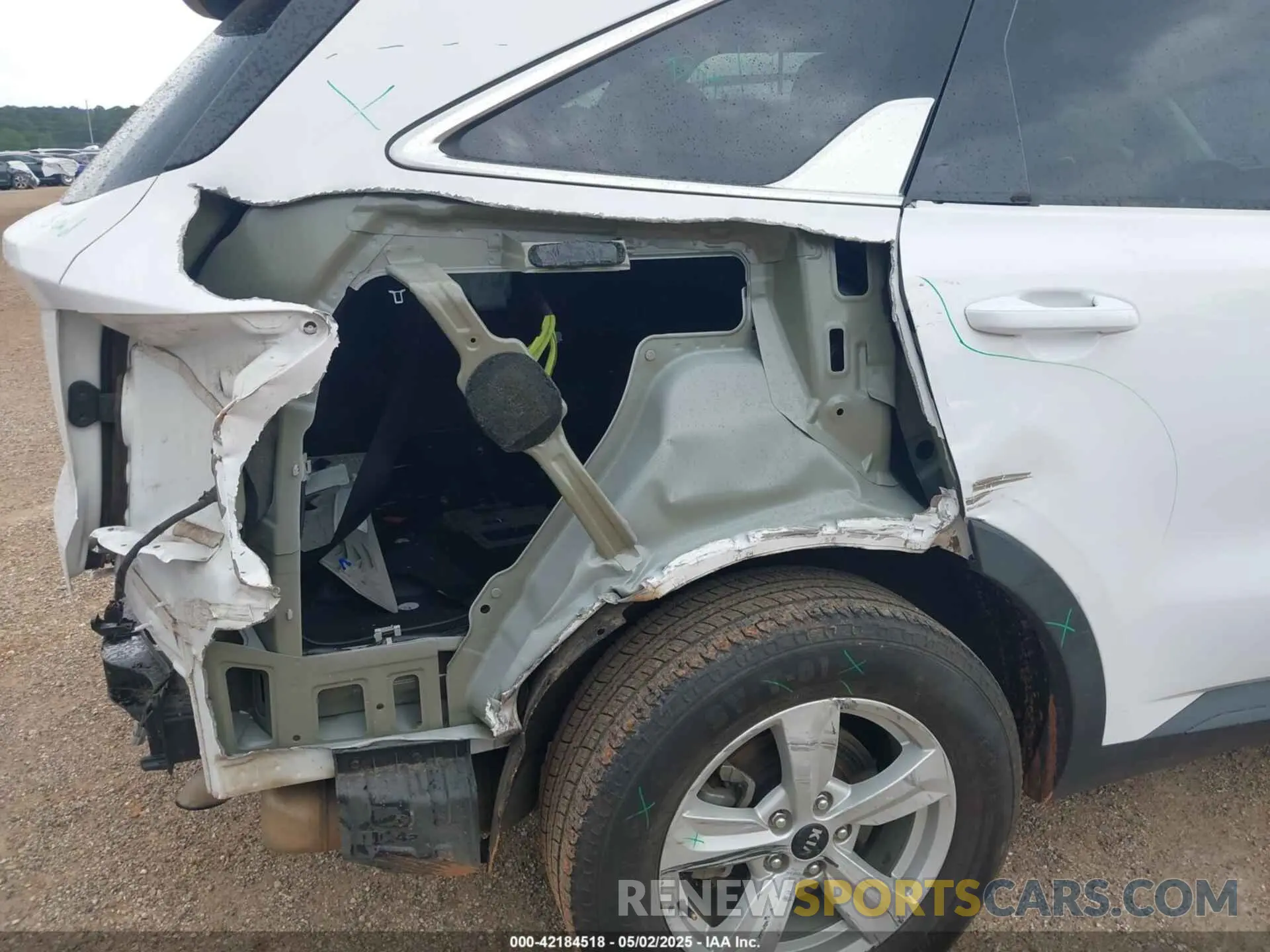 6 Photograph of a damaged car 5XYRG4LC3MG055381 KIA SORENTO 2021