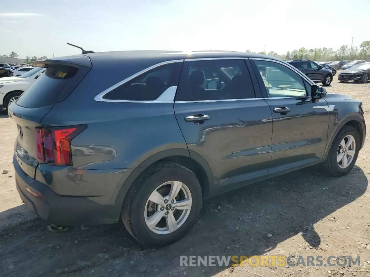 3 Photograph of a damaged car 5XYRG4LC4MG068446 KIA SORENTO 2021