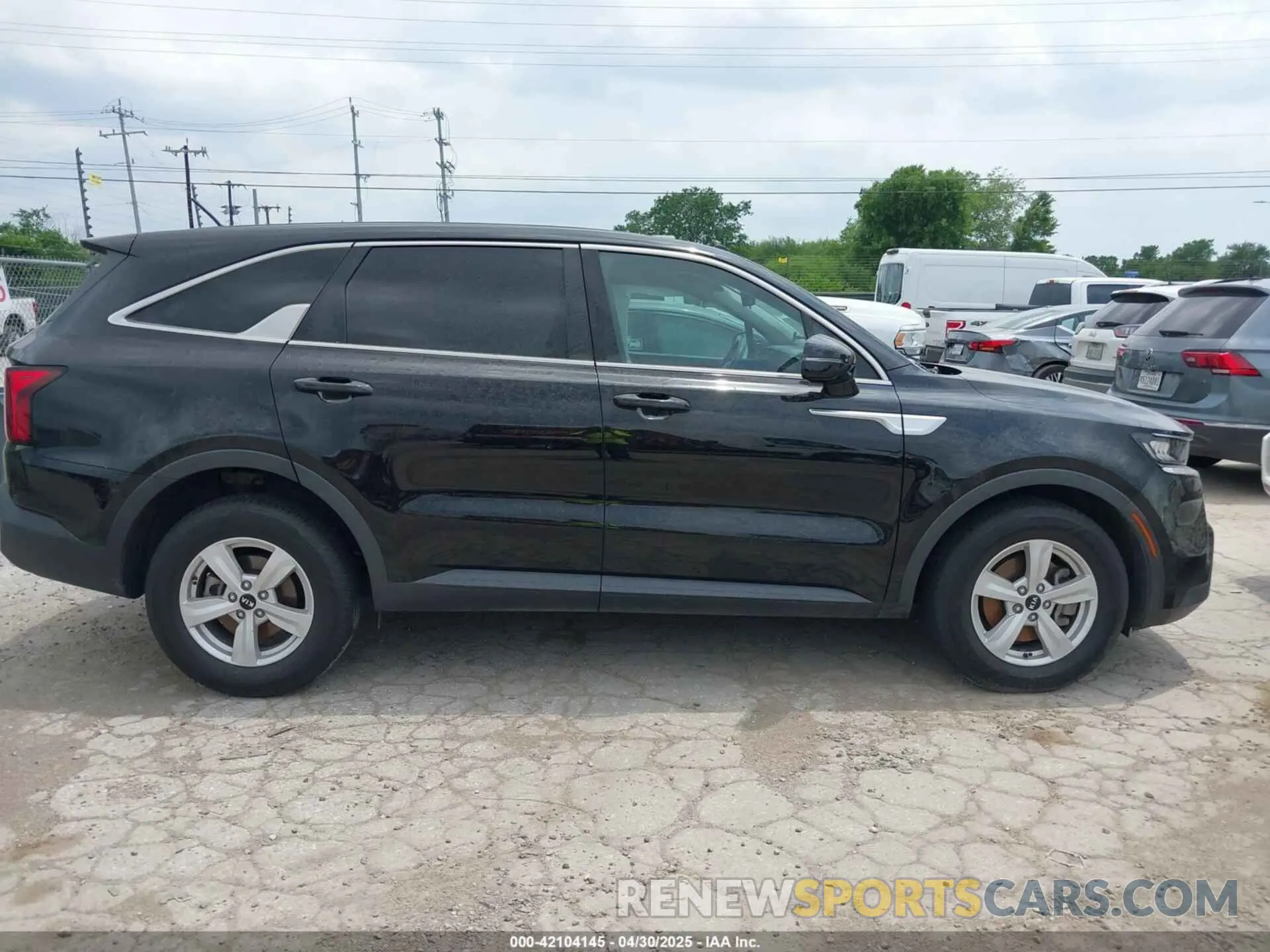 13 Photograph of a damaged car 5XYRG4LC5MG020261 KIA SORENTO 2021