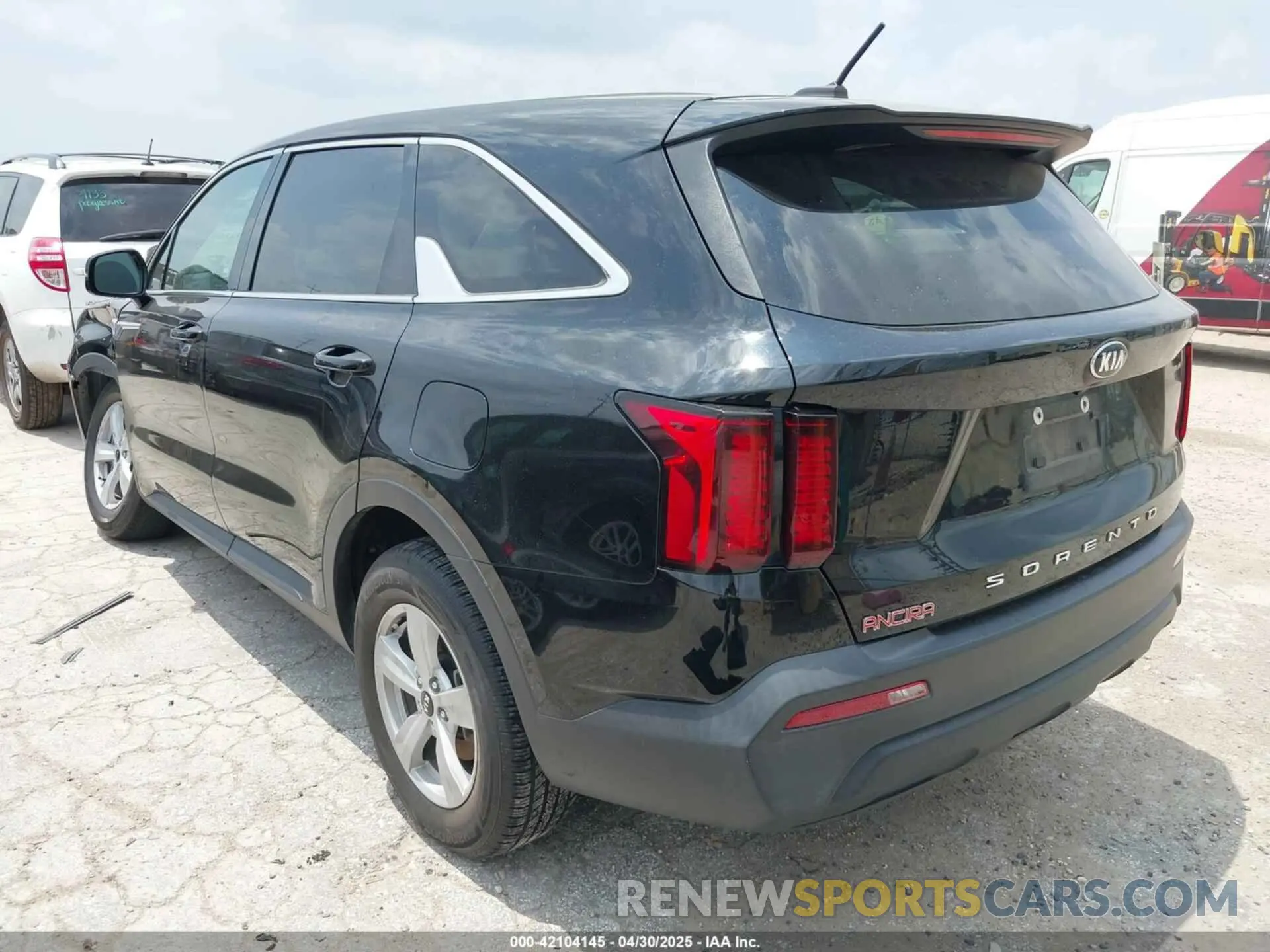 3 Photograph of a damaged car 5XYRG4LC5MG020261 KIA SORENTO 2021