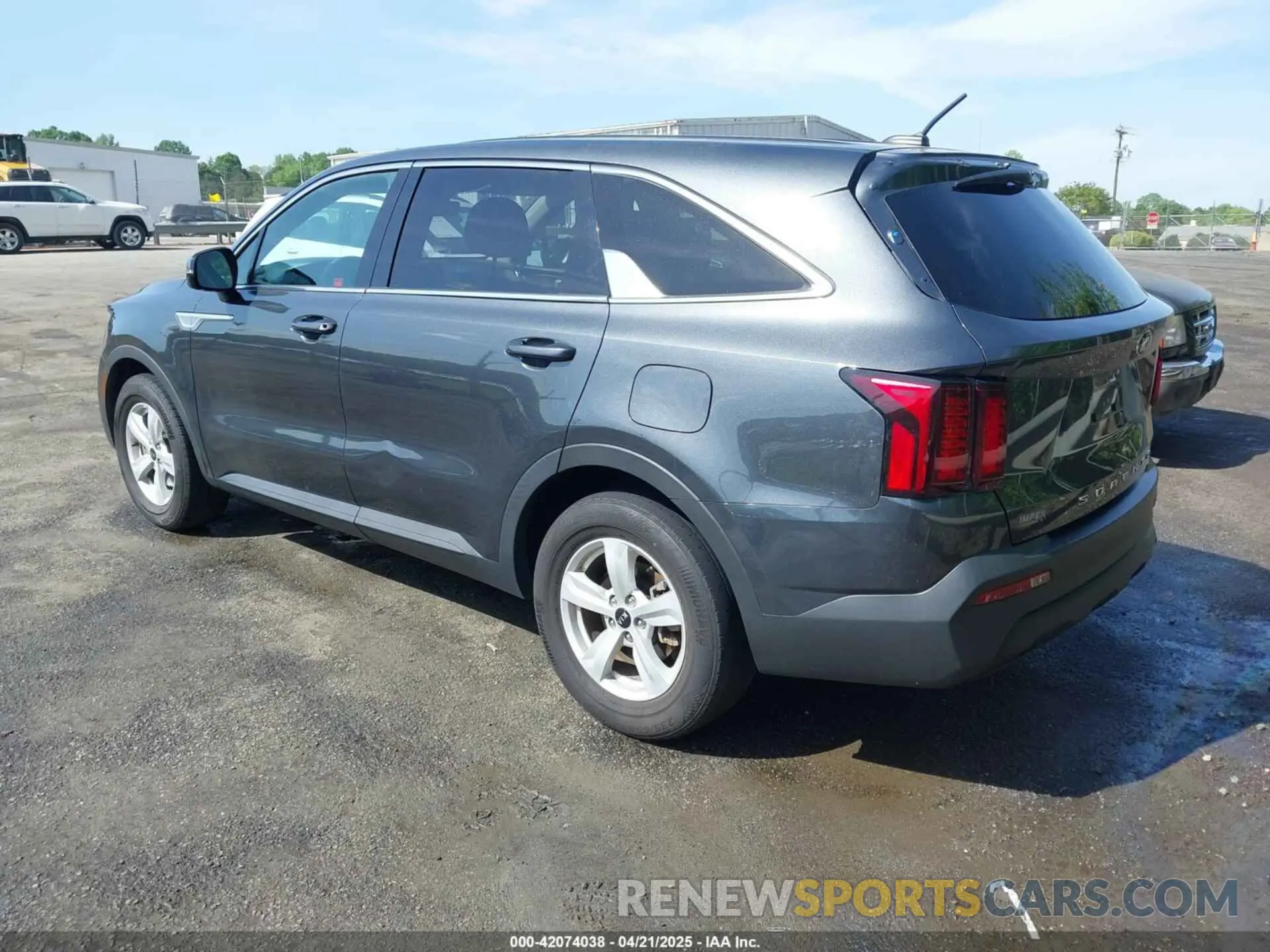 3 Photograph of a damaged car 5XYRG4LC5MG051378 KIA SORENTO 2021