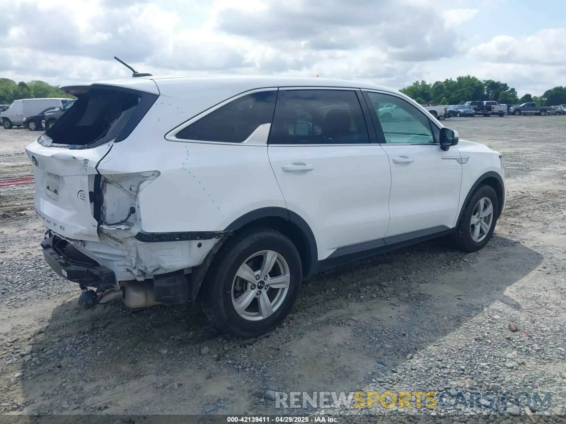 4 Photograph of a damaged car 5XYRG4LC6MG022343 KIA SORENTO 2021