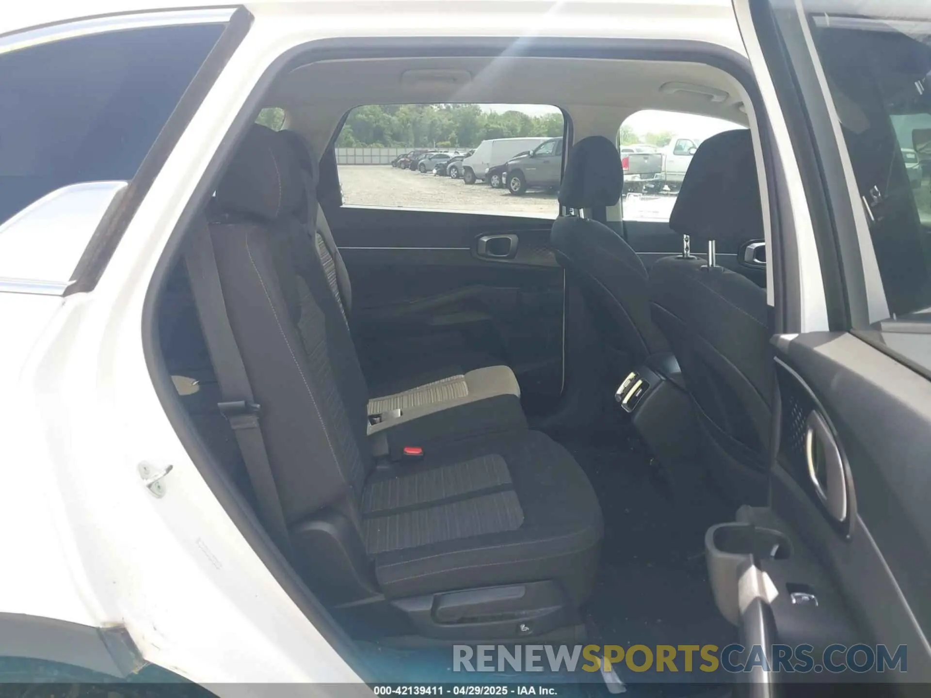 8 Photograph of a damaged car 5XYRG4LC6MG022343 KIA SORENTO 2021