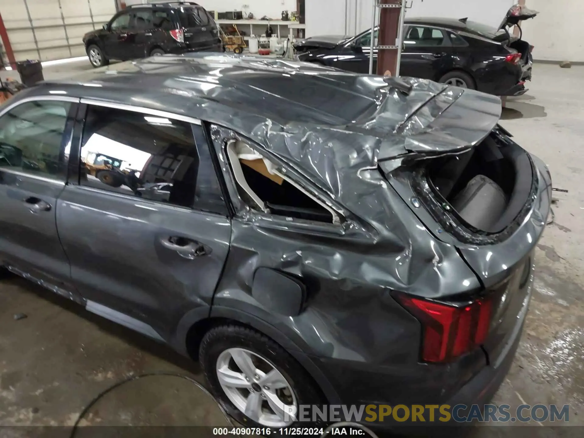 12 Photograph of a damaged car 5XYRG4LC6MG029406 KIA SORENTO 2021