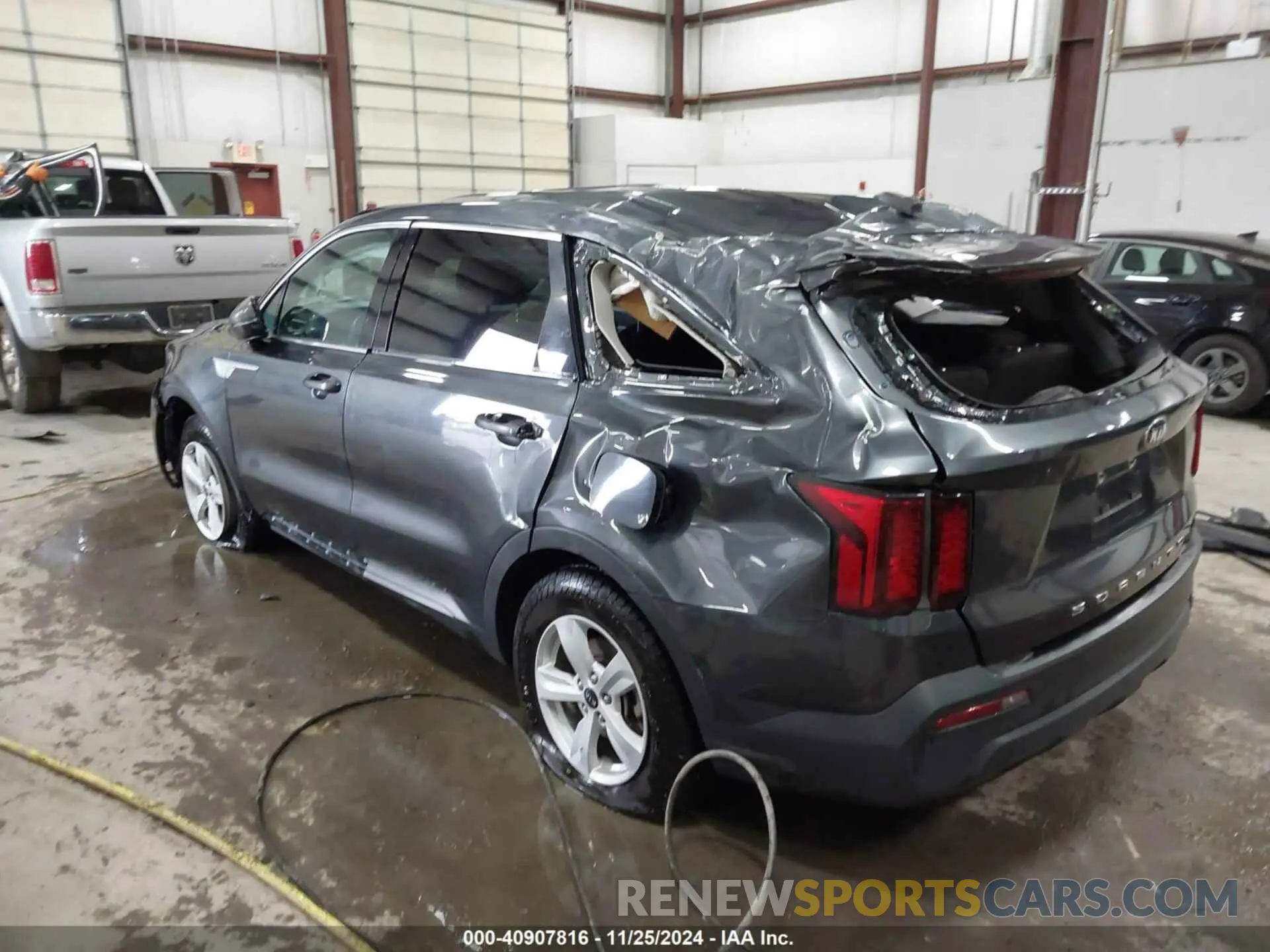 3 Photograph of a damaged car 5XYRG4LC6MG029406 KIA SORENTO 2021
