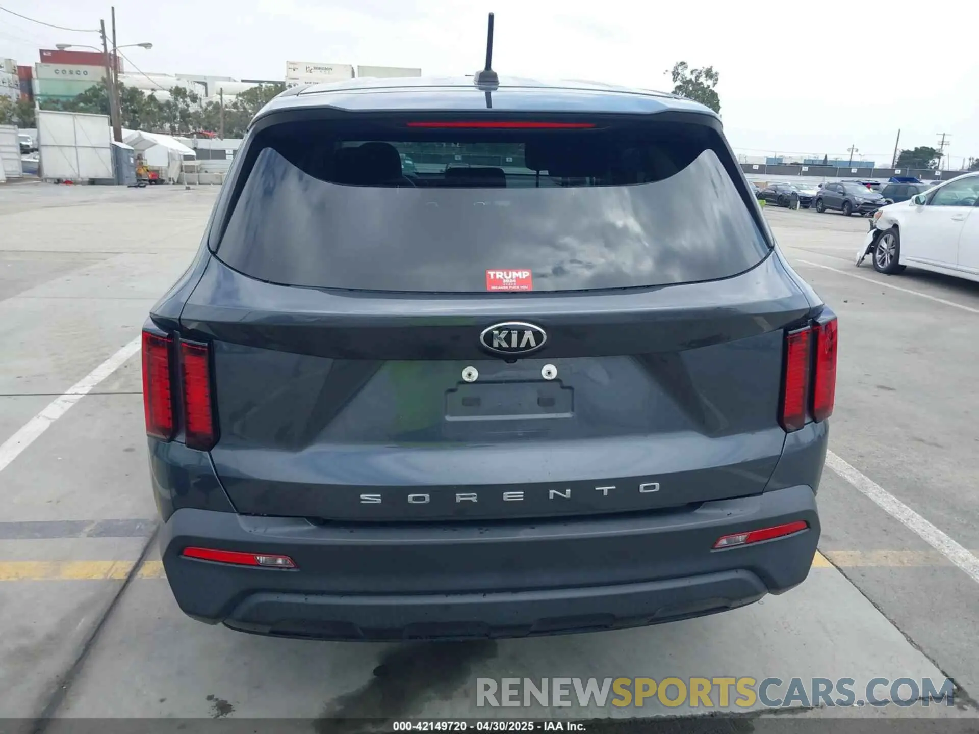 16 Photograph of a damaged car 5XYRG4LC7MG041273 KIA SORENTO 2021