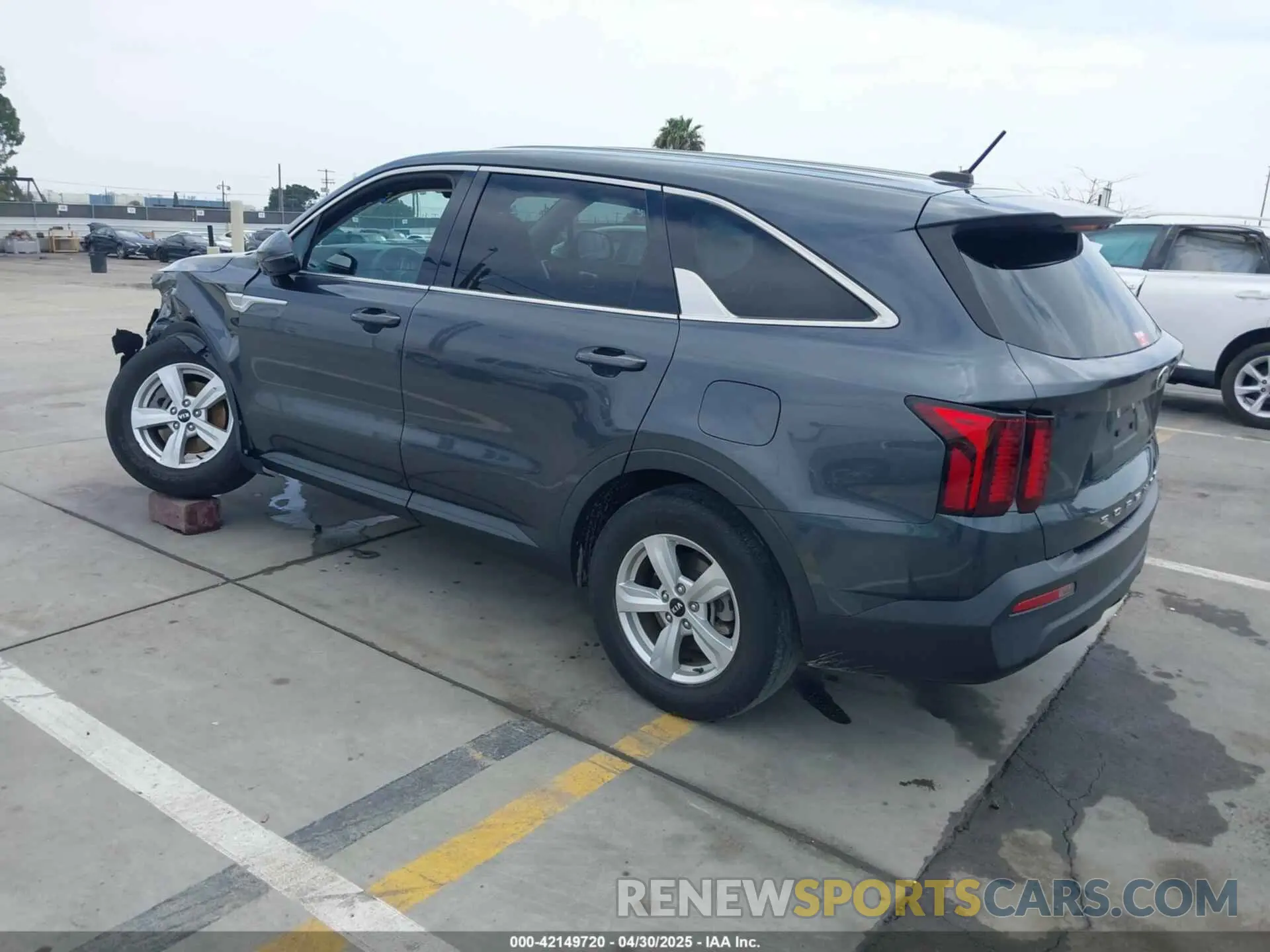 3 Photograph of a damaged car 5XYRG4LC7MG041273 KIA SORENTO 2021