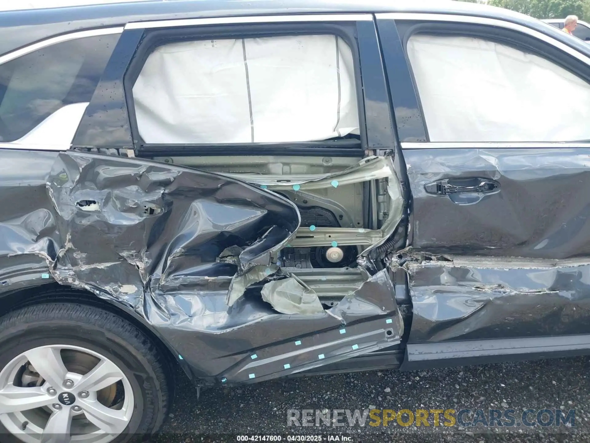 18 Photograph of a damaged car 5XYRG4LC7MG053164 KIA SORENTO 2021