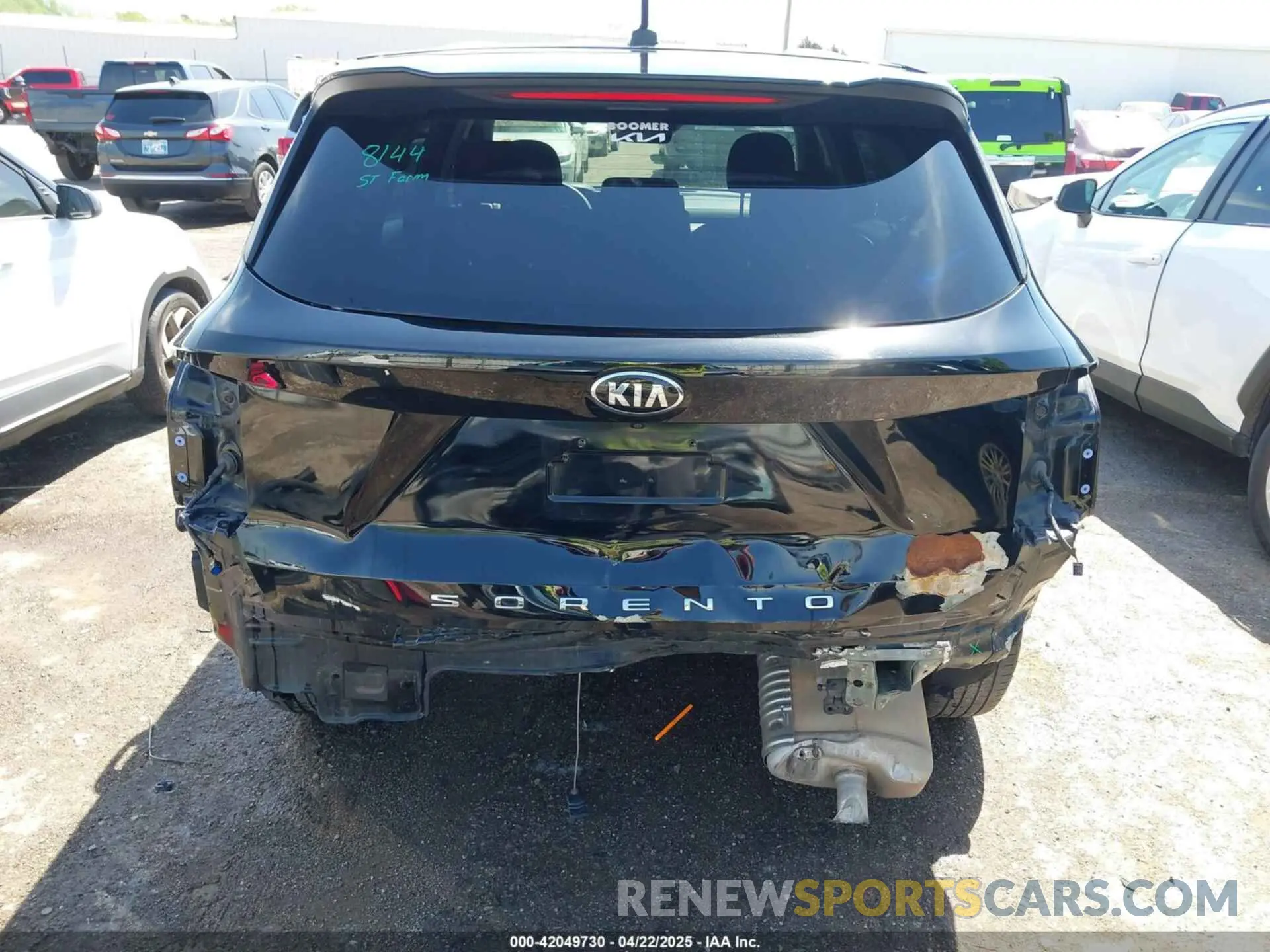 17 Photograph of a damaged car 5XYRG4LC8MG001333 KIA SORENTO 2021