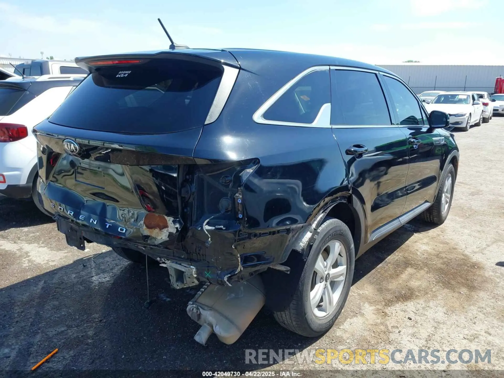 4 Photograph of a damaged car 5XYRG4LC8MG001333 KIA SORENTO 2021