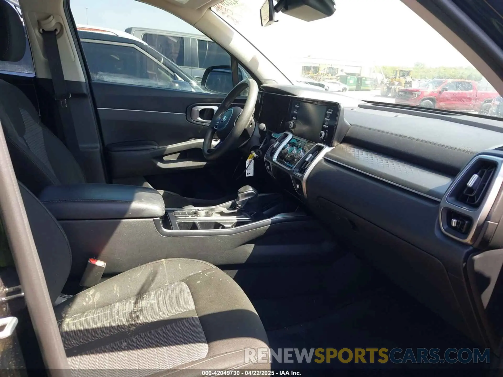 5 Photograph of a damaged car 5XYRG4LC8MG001333 KIA SORENTO 2021