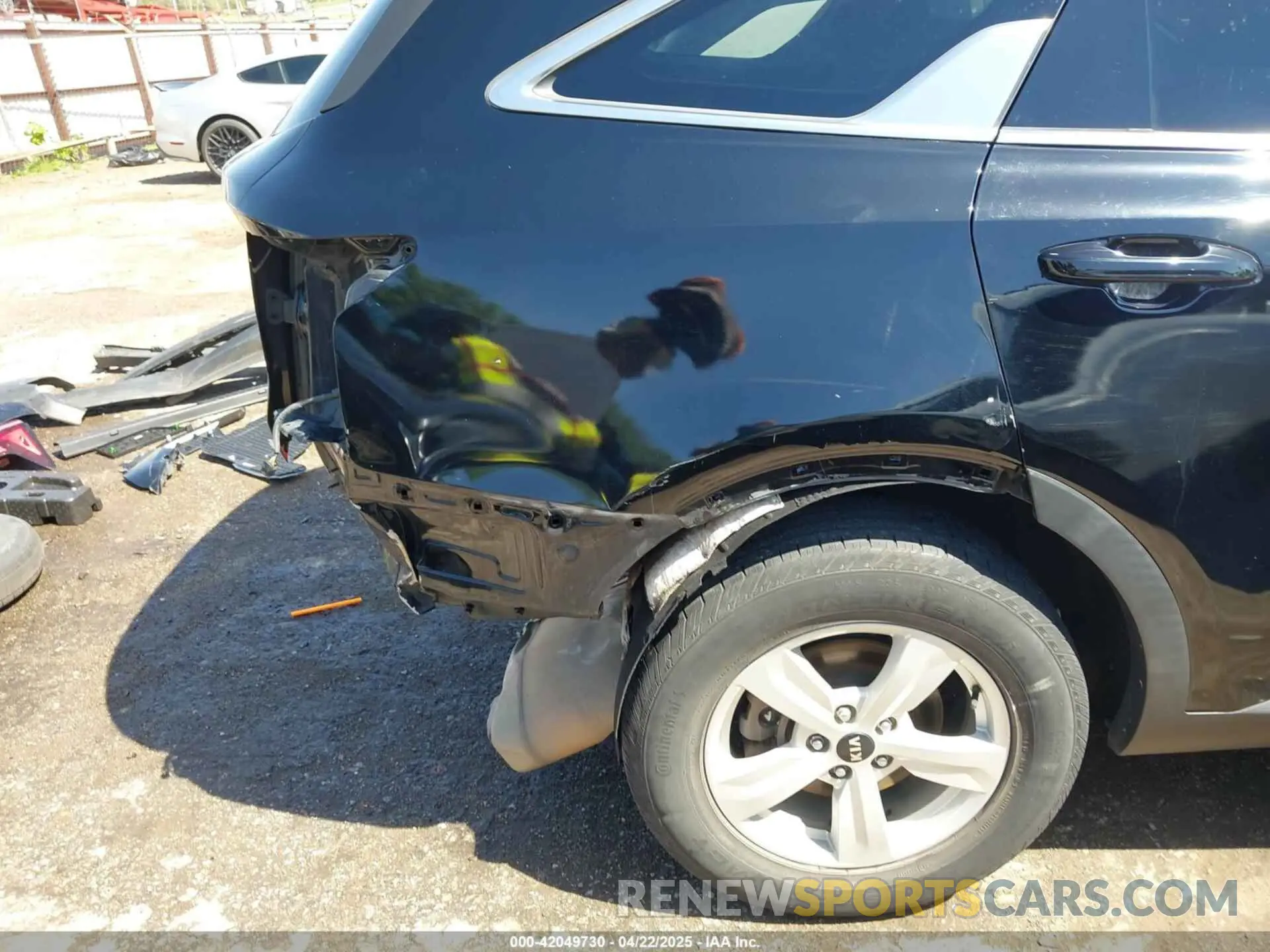 6 Photograph of a damaged car 5XYRG4LC8MG001333 KIA SORENTO 2021