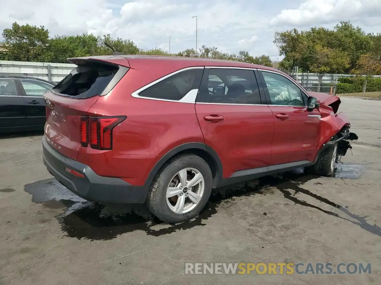 3 Photograph of a damaged car 5XYRG4LC8MG026085 KIA SORENTO 2021