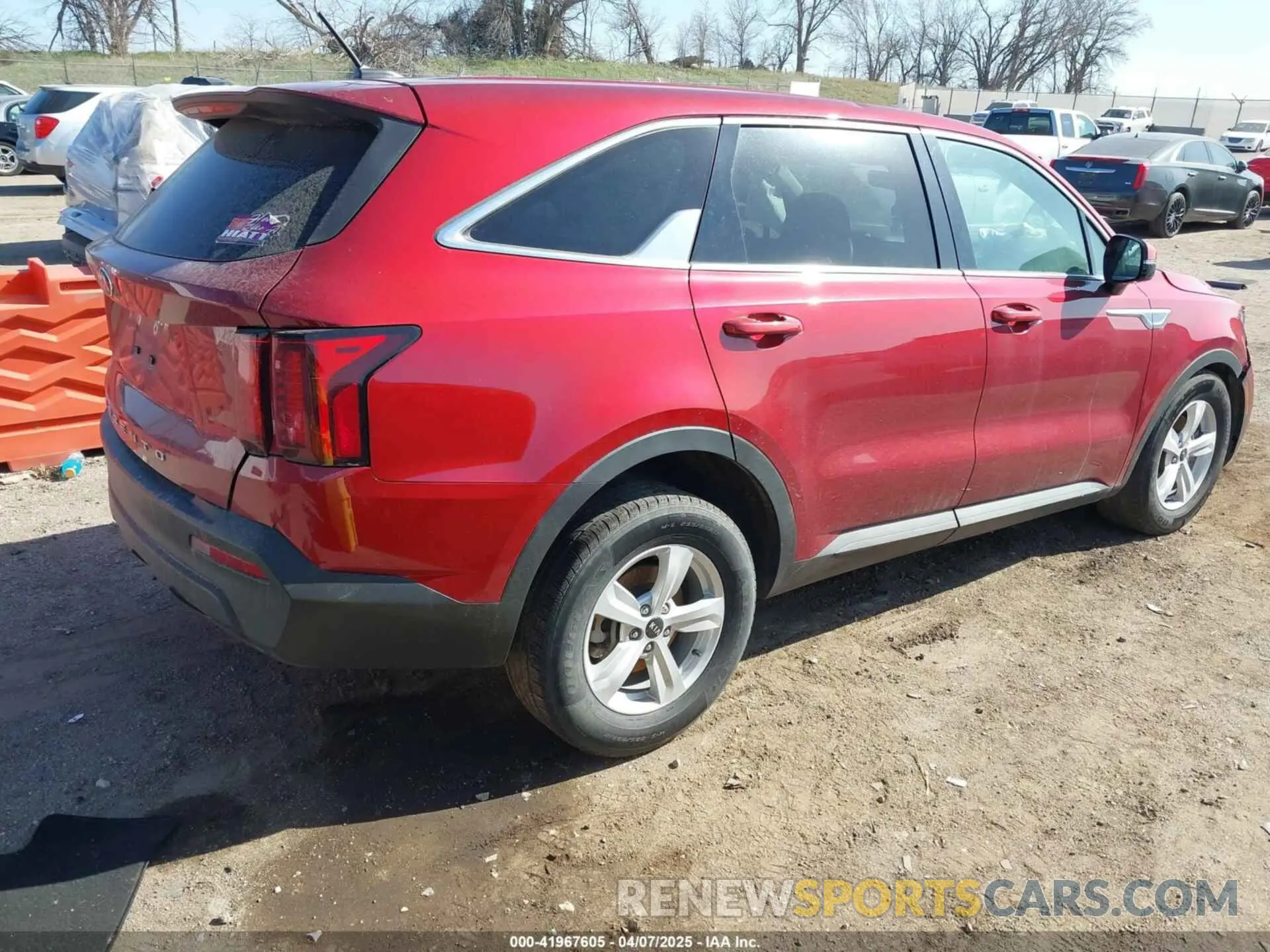 4 Photograph of a damaged car 5XYRG4LCXMG037993 KIA SORENTO 2021