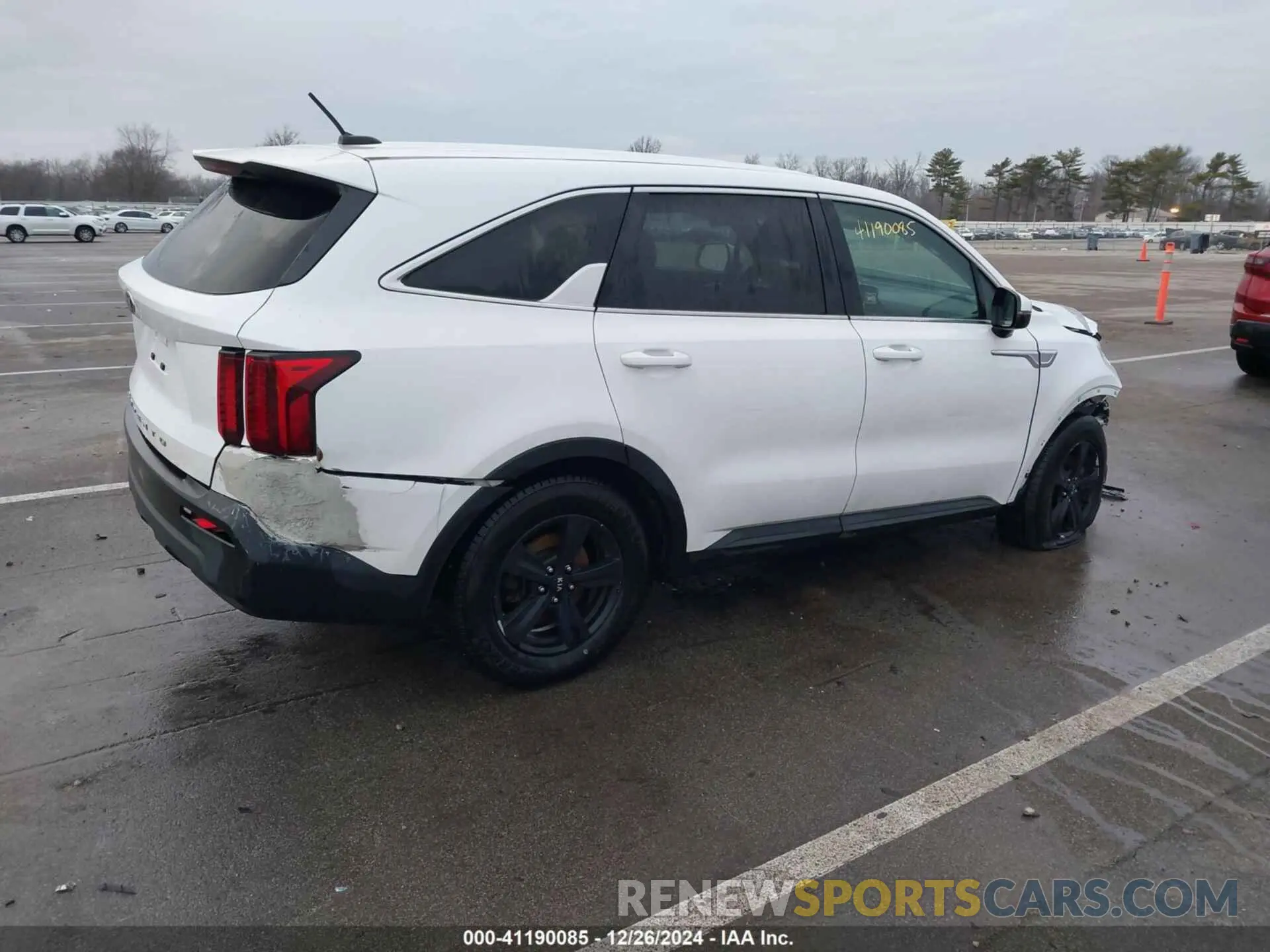 4 Photograph of a damaged car 5XYRG4LCXMG046127 KIA SORENTO 2021