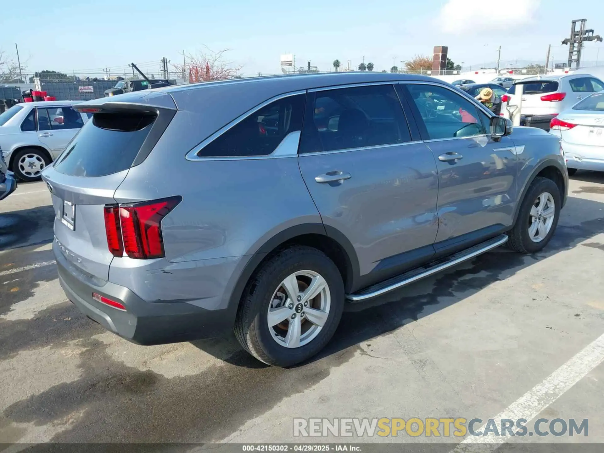 4 Photograph of a damaged car 5XYRGDLC2MG038877 KIA SORENTO 2021