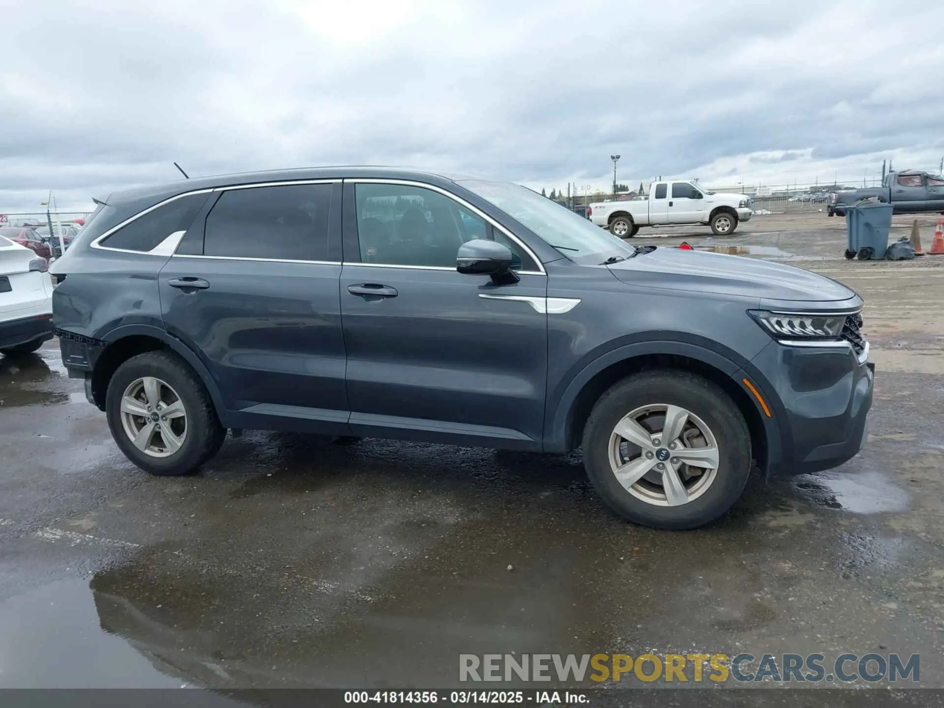 13 Photograph of a damaged car 5XYRGDLC7MG043279 KIA SORENTO 2021
