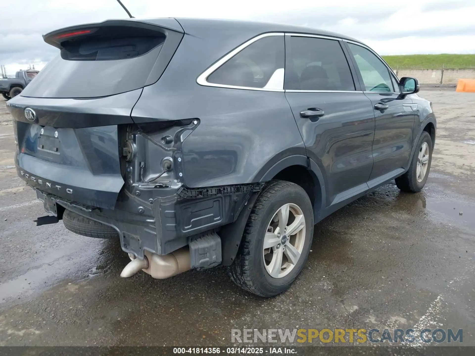 4 Photograph of a damaged car 5XYRGDLC7MG043279 KIA SORENTO 2021