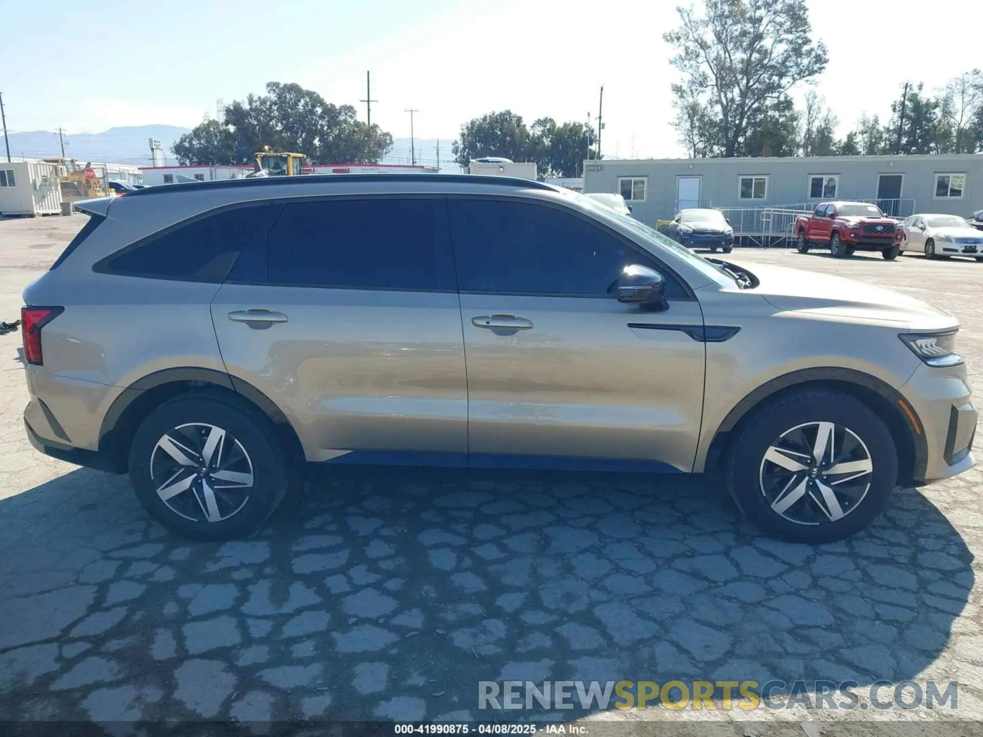 13 Photograph of a damaged car 5XYRH4LF2MG011475 KIA SORENTO 2021