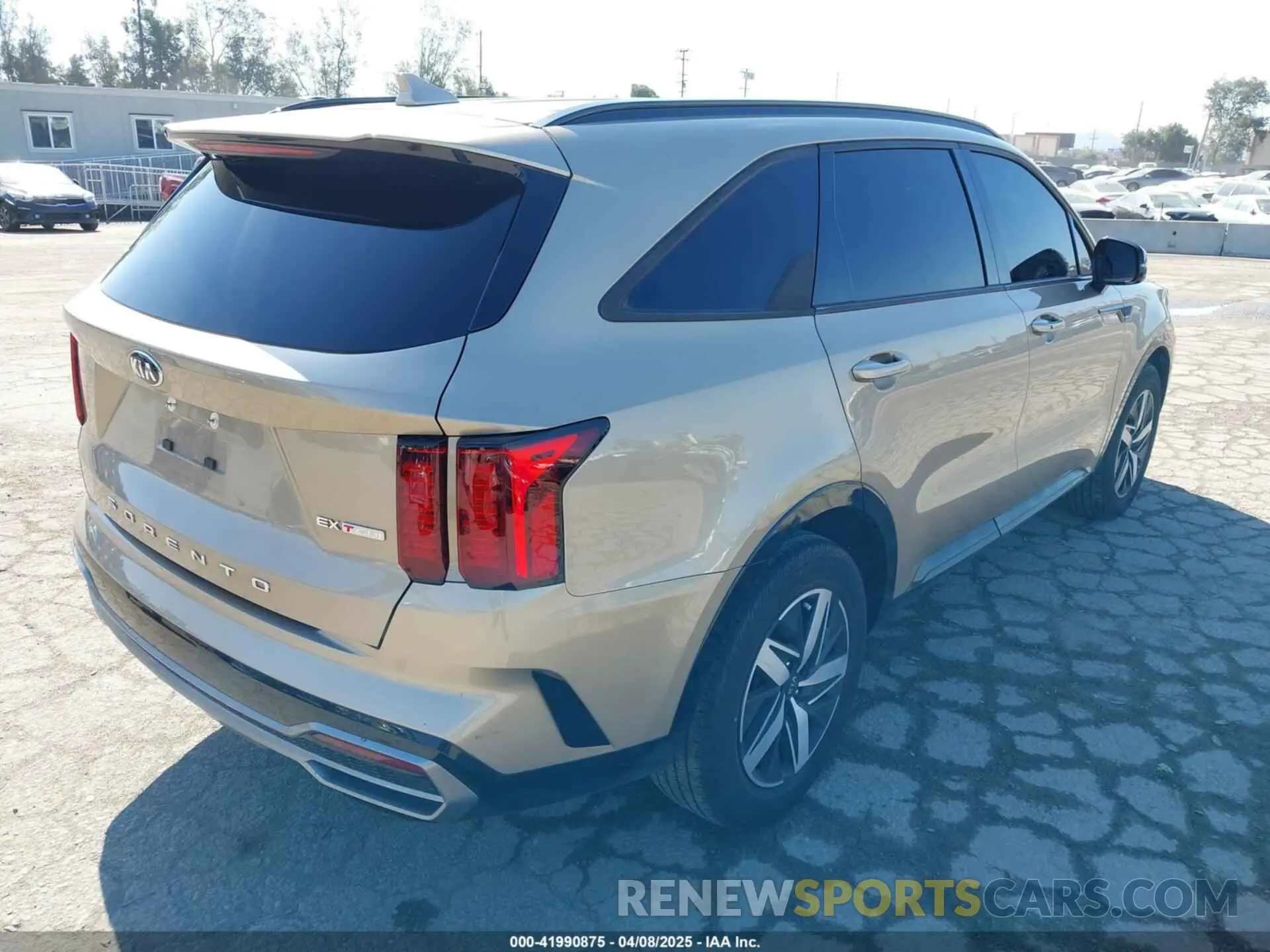 4 Photograph of a damaged car 5XYRH4LF2MG011475 KIA SORENTO 2021