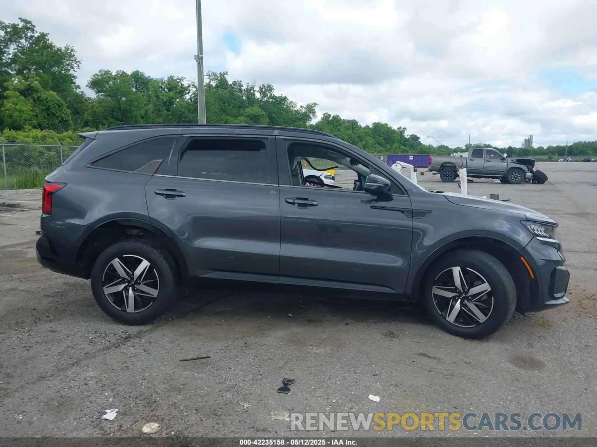 12 Photograph of a damaged car 5XYRH4LF4MG032974 KIA SORENTO 2021