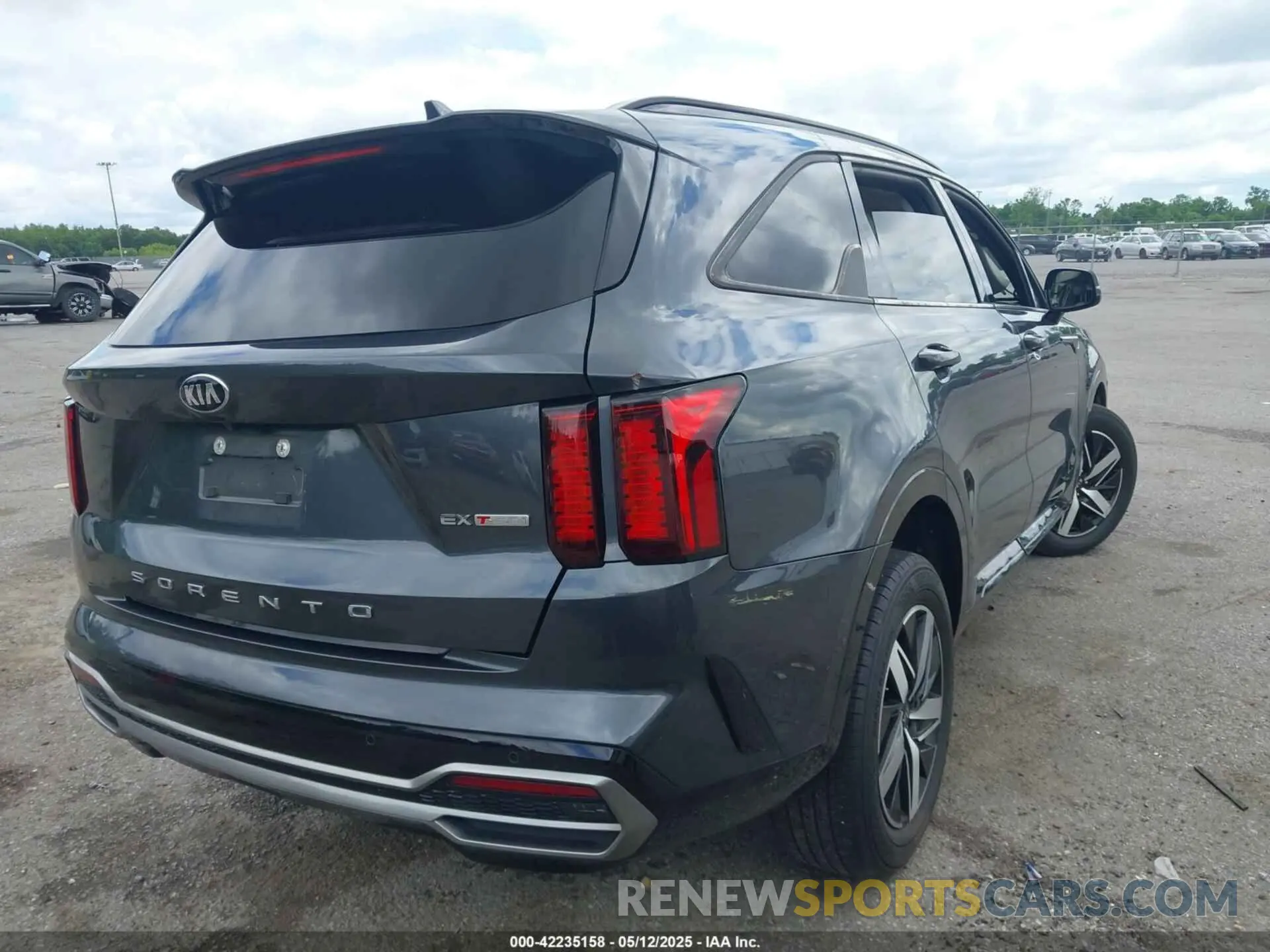4 Photograph of a damaged car 5XYRH4LF4MG032974 KIA SORENTO 2021